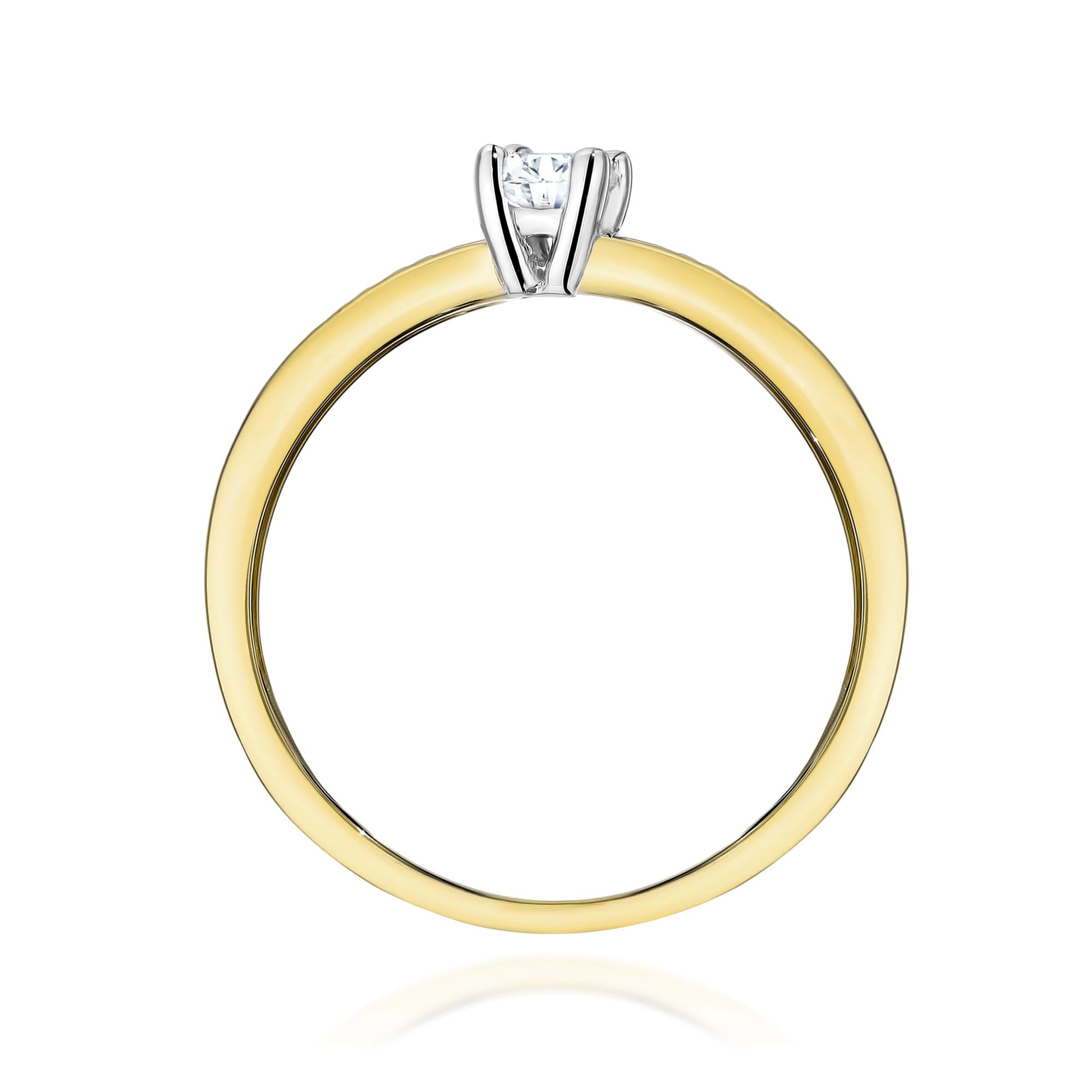 Gold Ring With Lab-Grown Diamonds