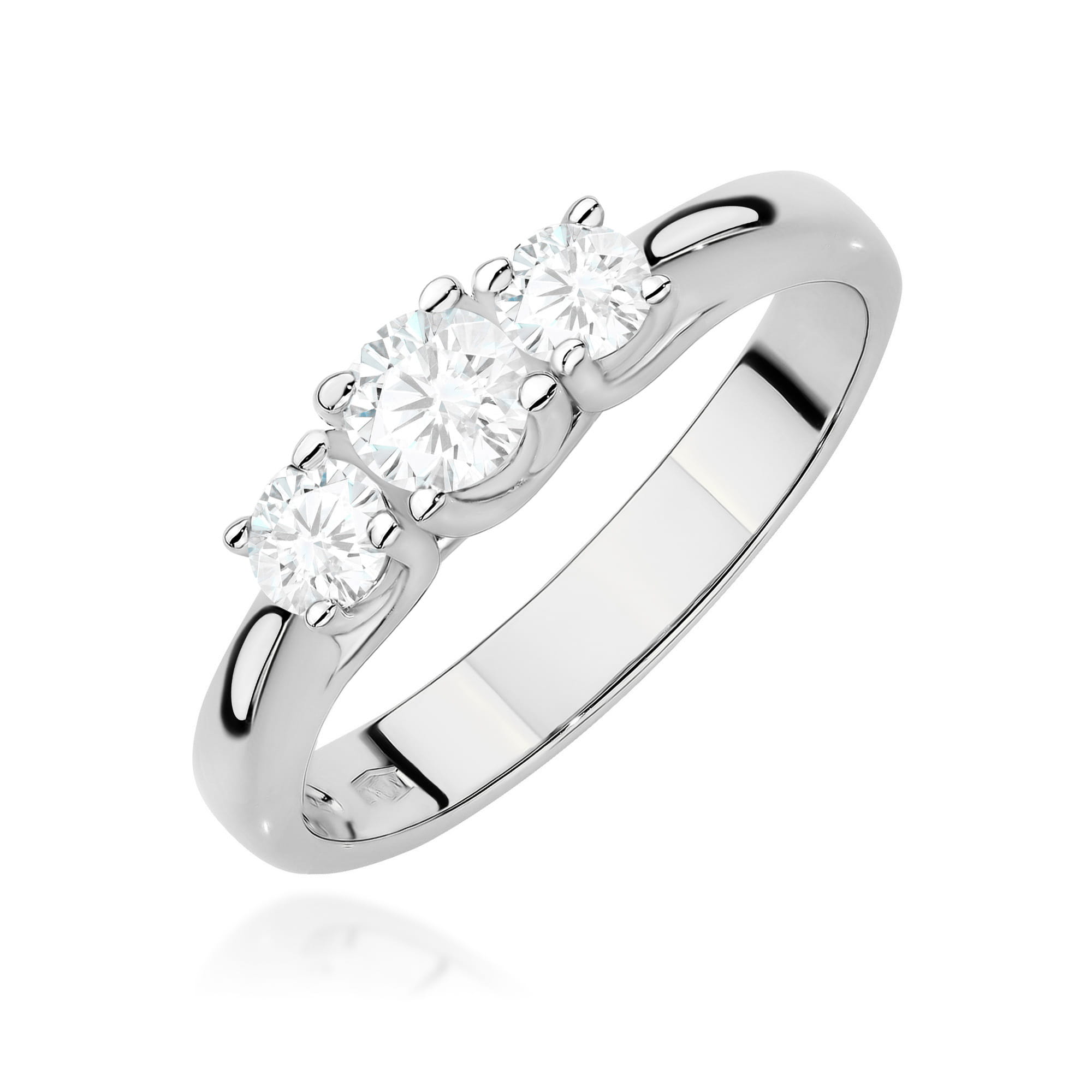 Gold Ring With Lab-Grown Diamonds