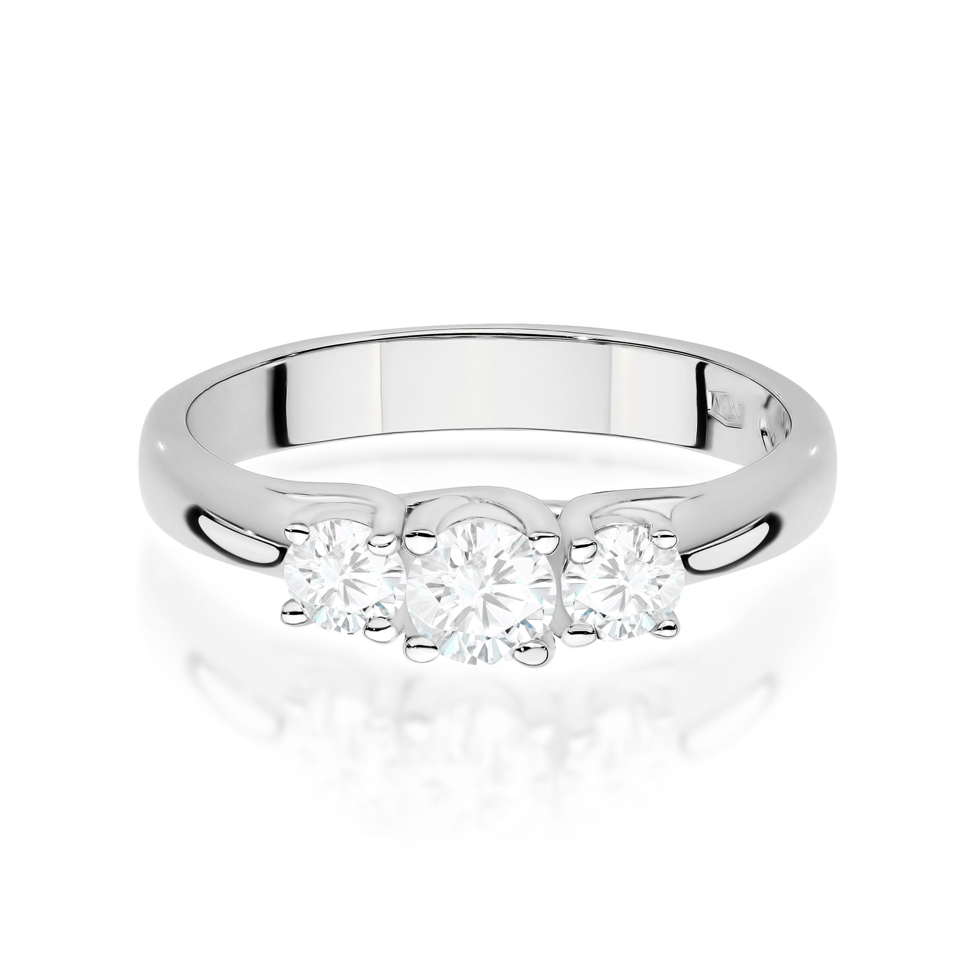 Gold Ring With Lab-Grown Diamonds