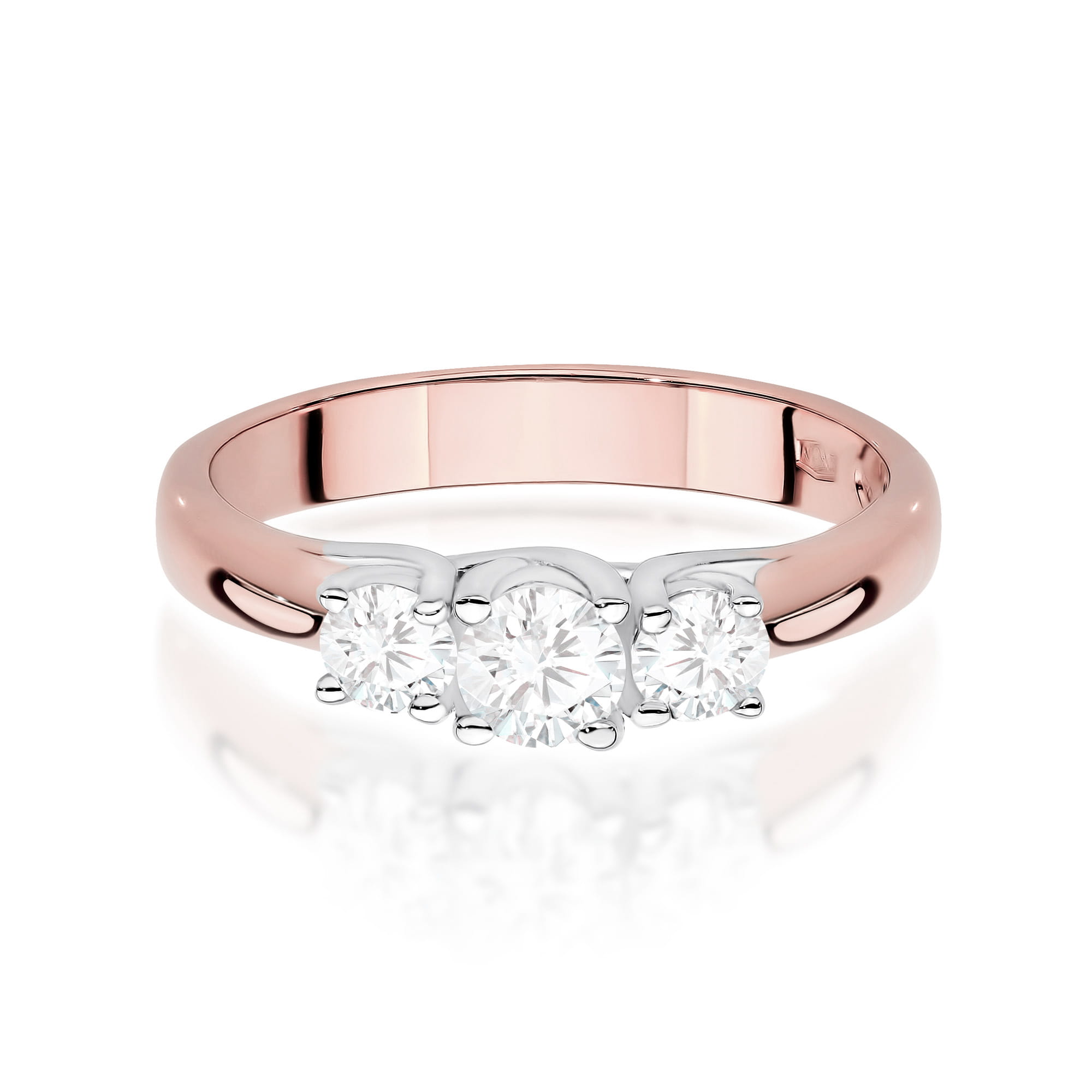 Gold Ring With Lab-Grown Diamonds