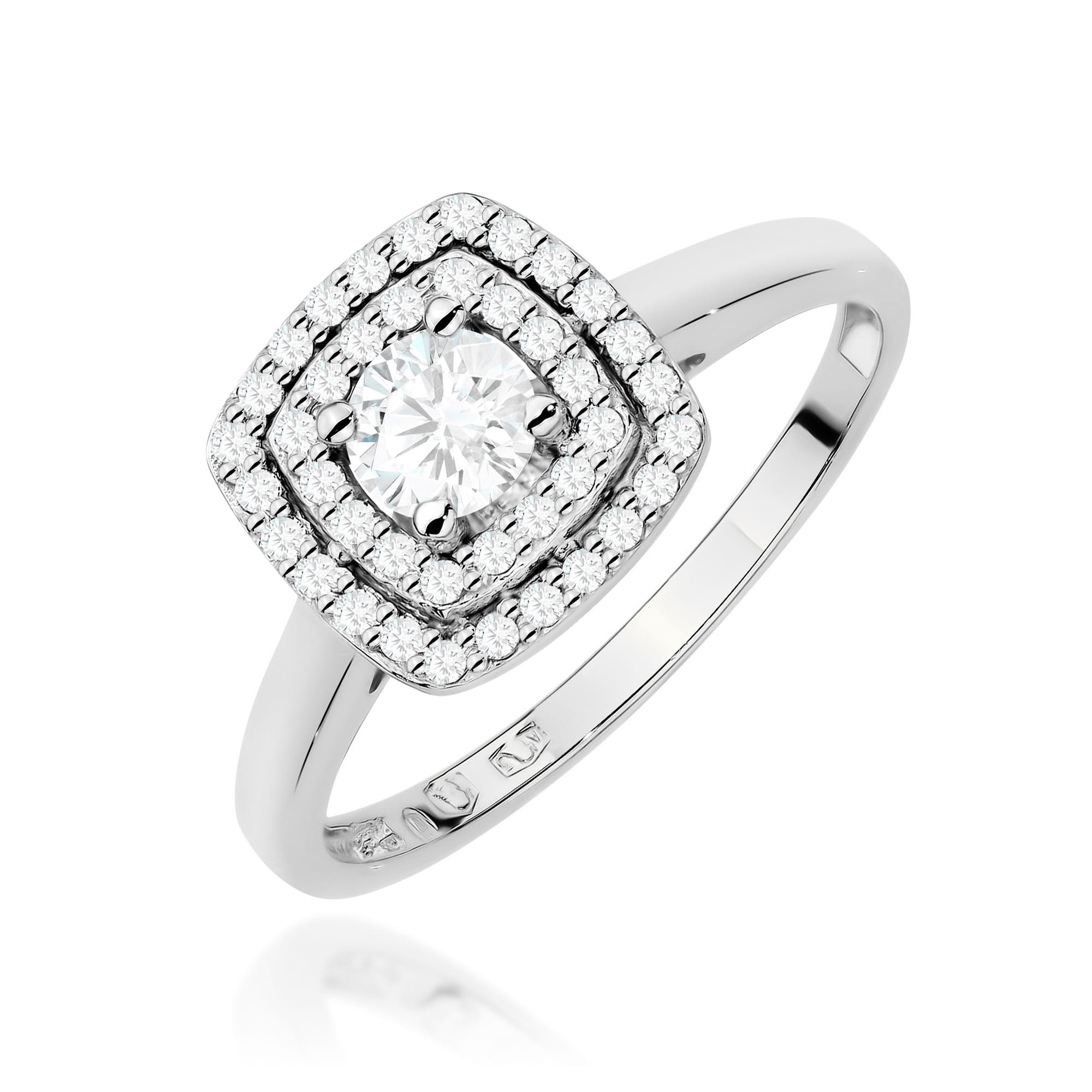 Gold Ring With Lab-Grown Diamonds