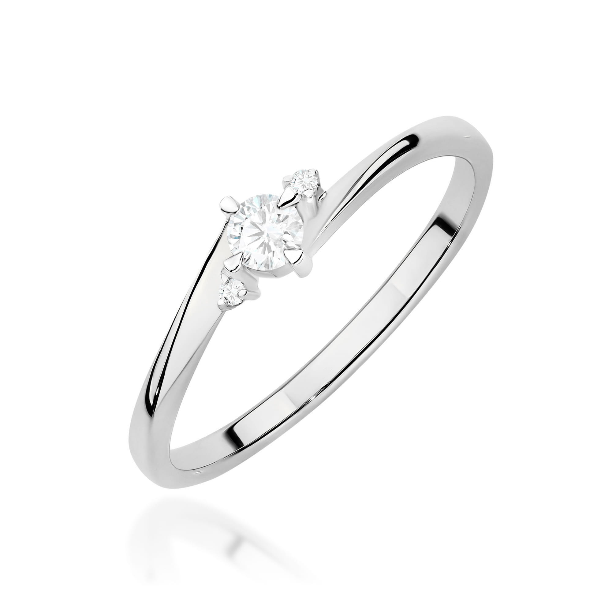 Gold Ring With Lab-Grown Diamonds