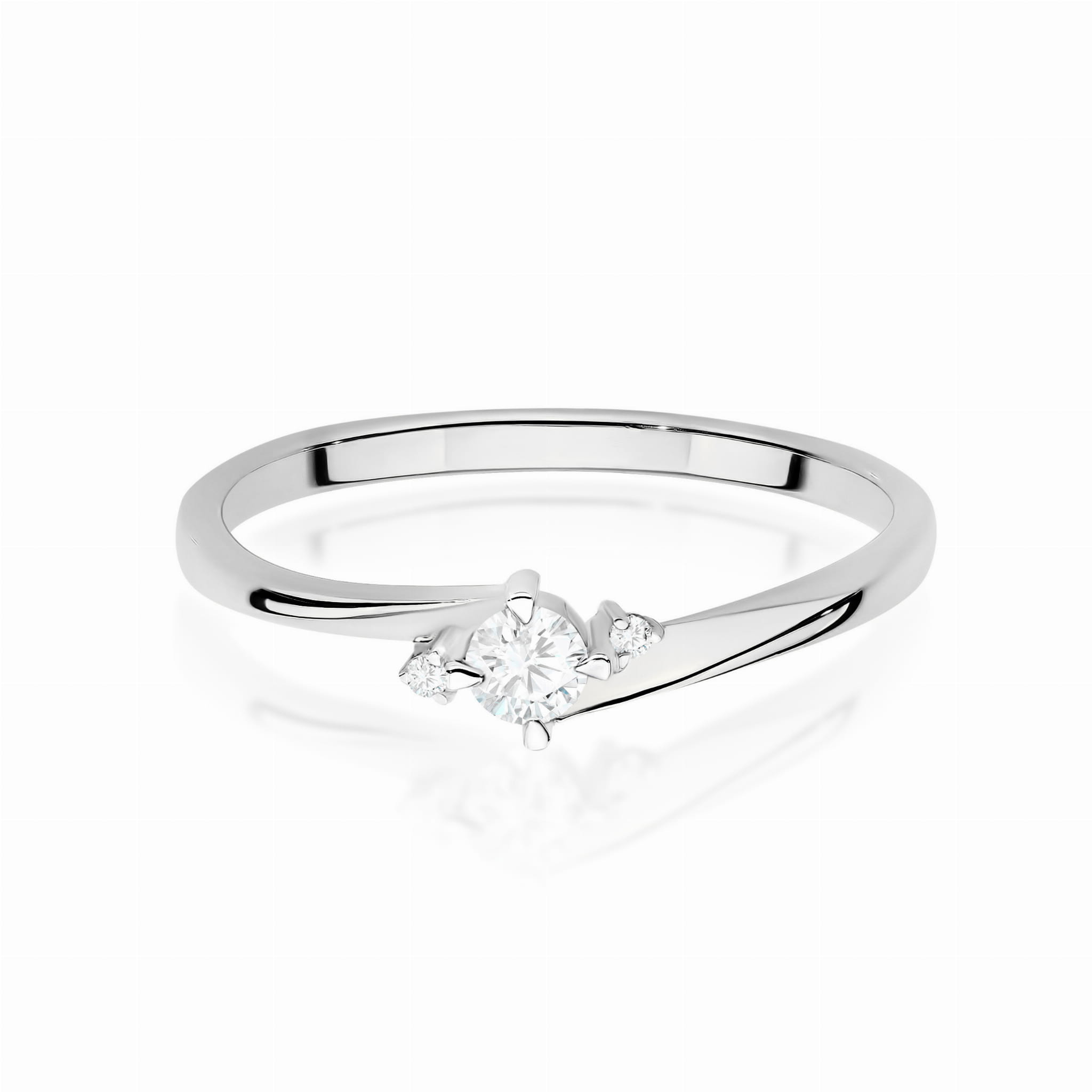 Gold Ring With Lab-Grown Diamonds