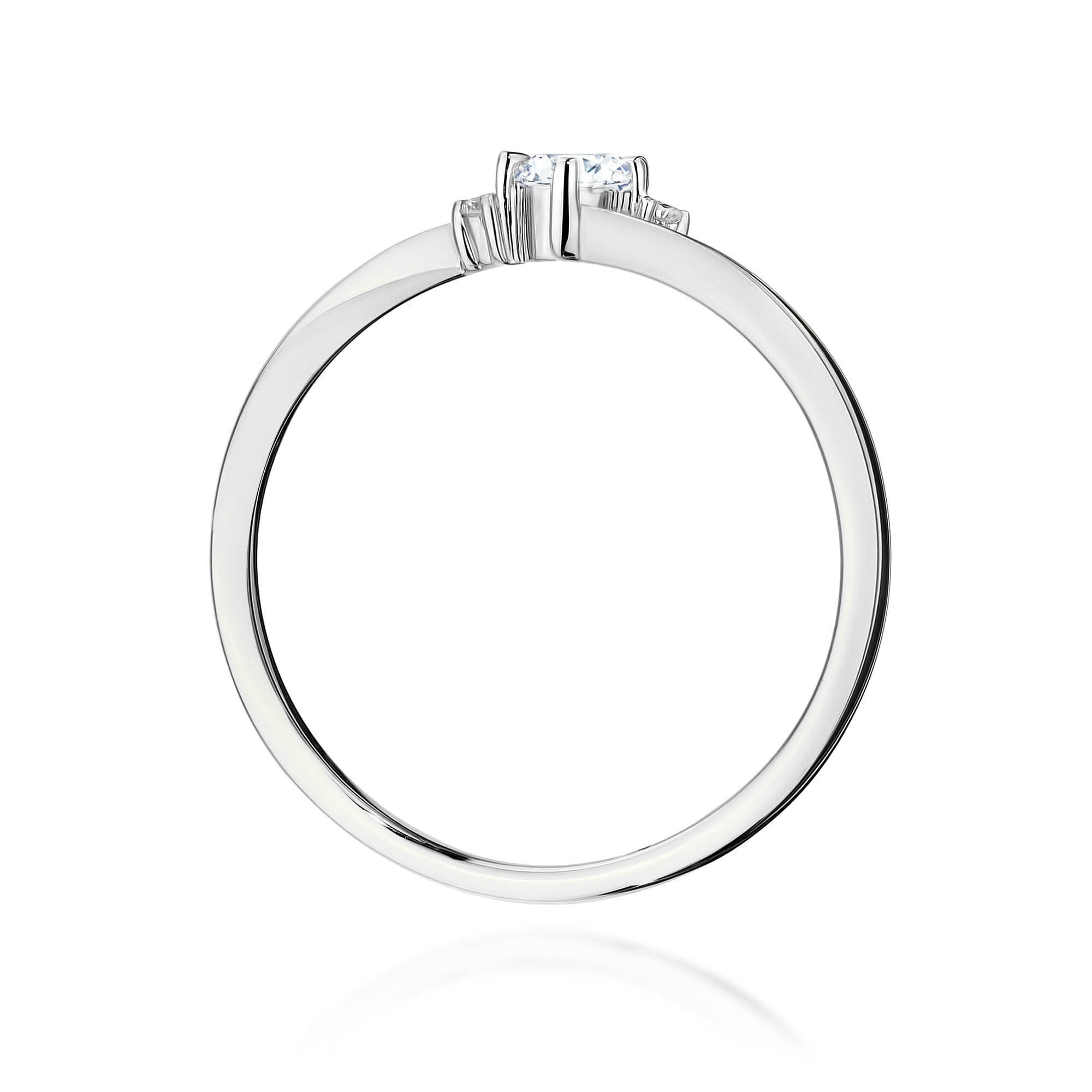 Gold Ring With Lab-Grown Diamonds