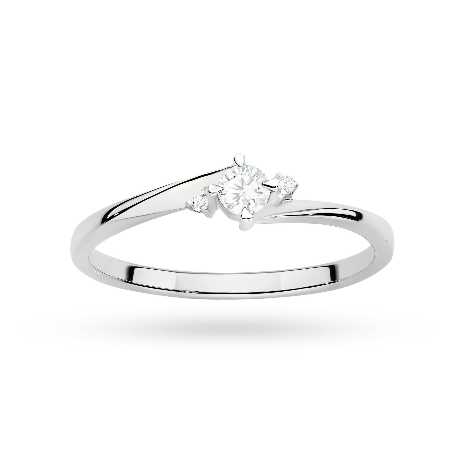 Gold Ring With Lab-Grown Diamonds