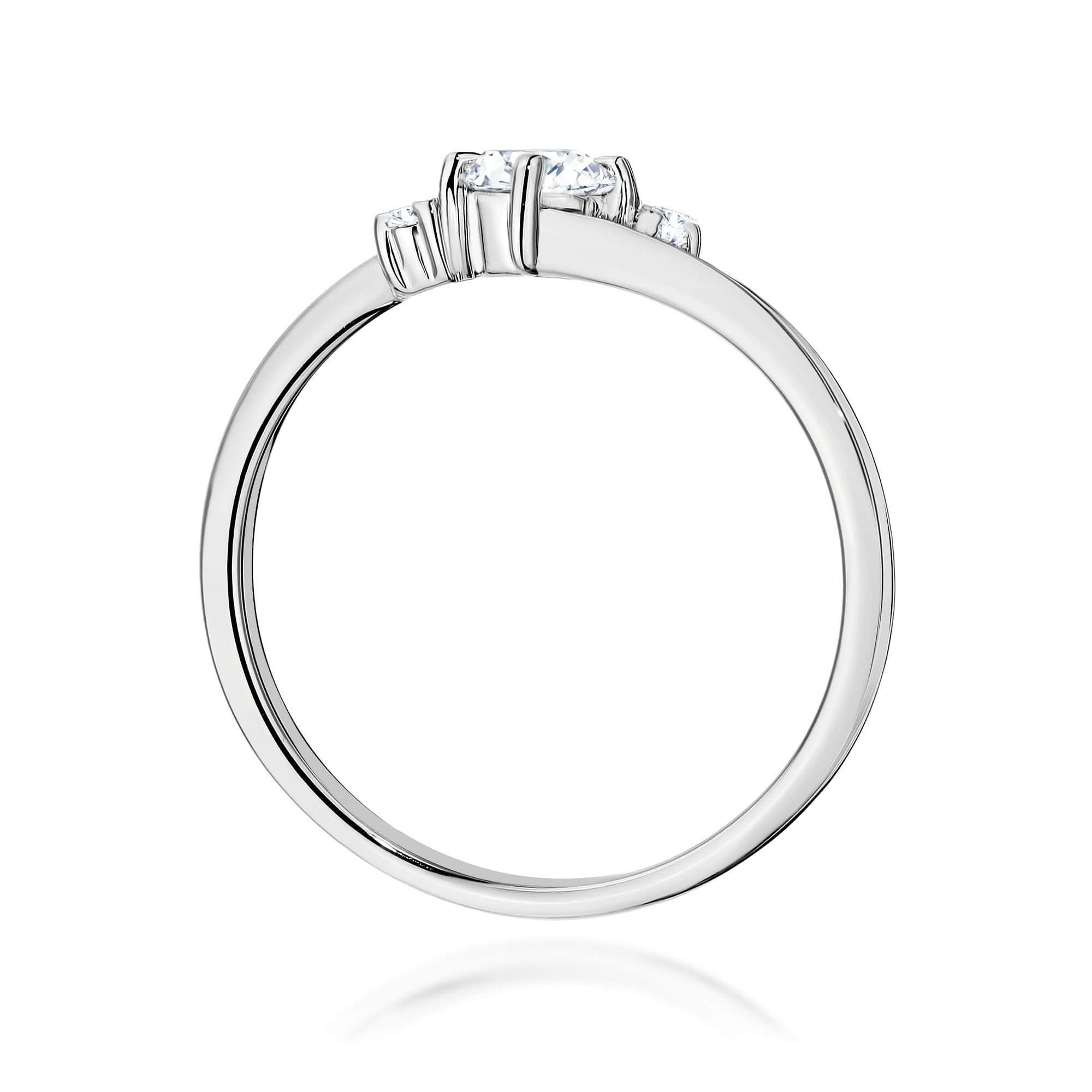 Gold Ring With Lab-Grown Diamonds