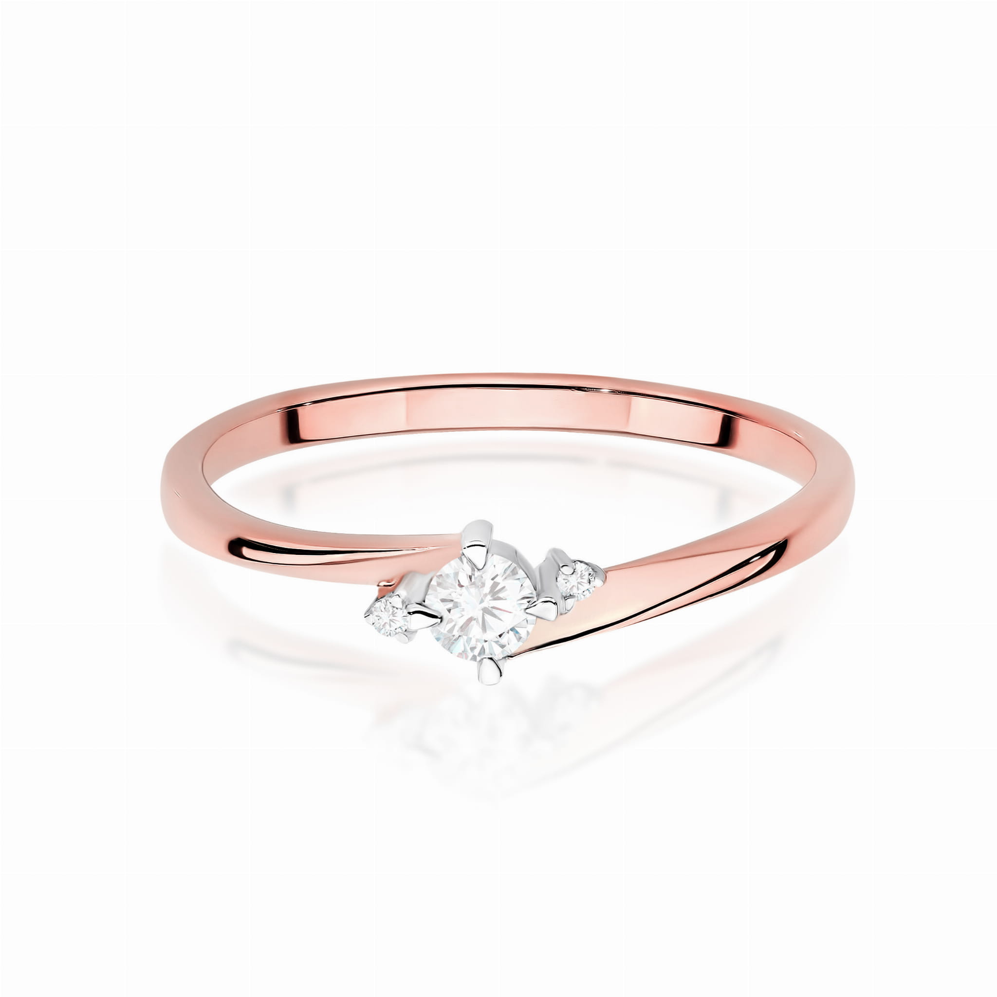 Gold Ring With Lab-Grown Diamonds