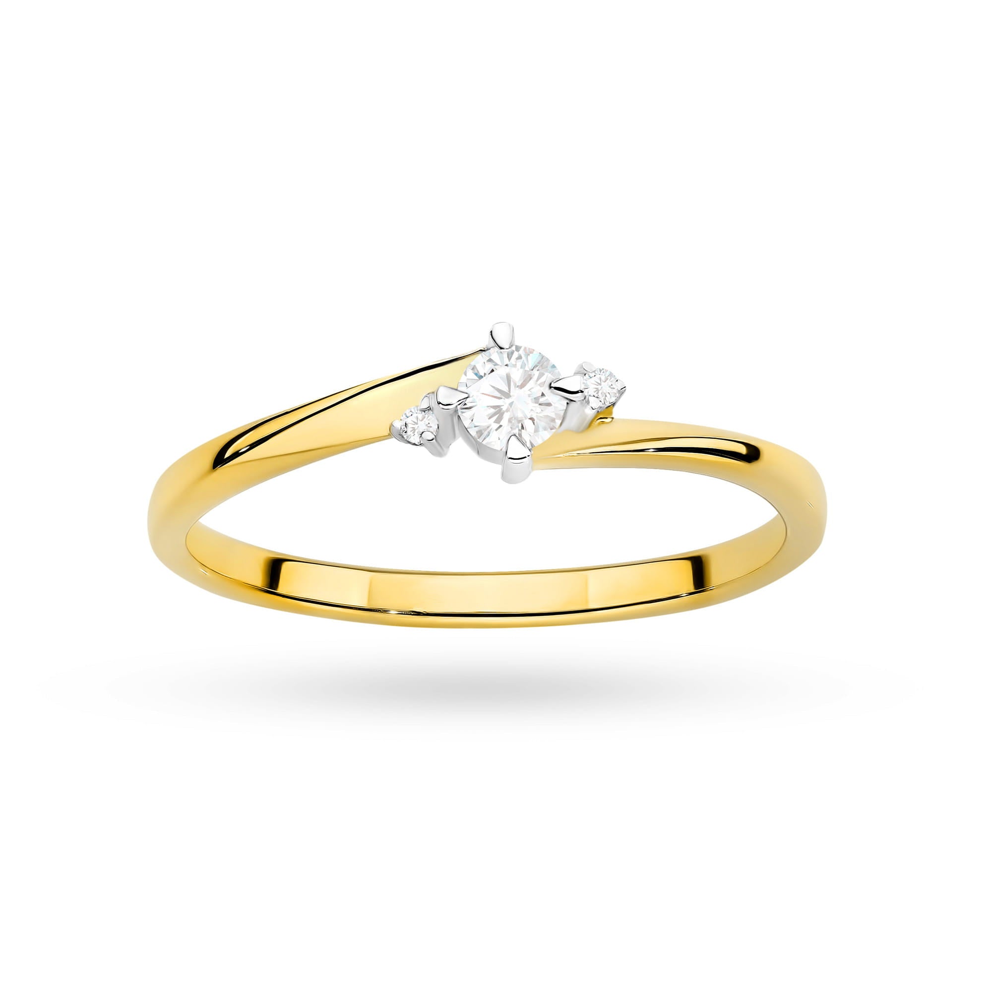 Gold Ring With Lab-Grown Diamonds