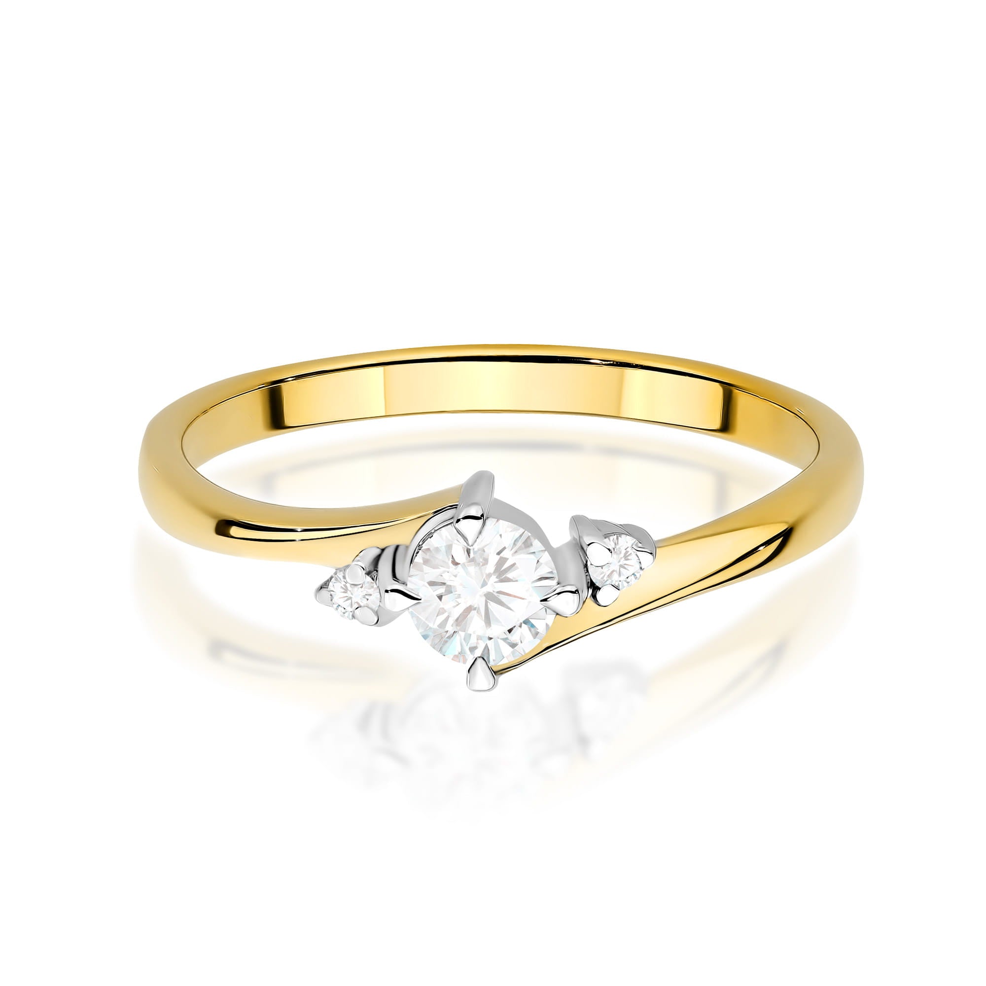 Gold Ring With Lab-Grown Diamonds