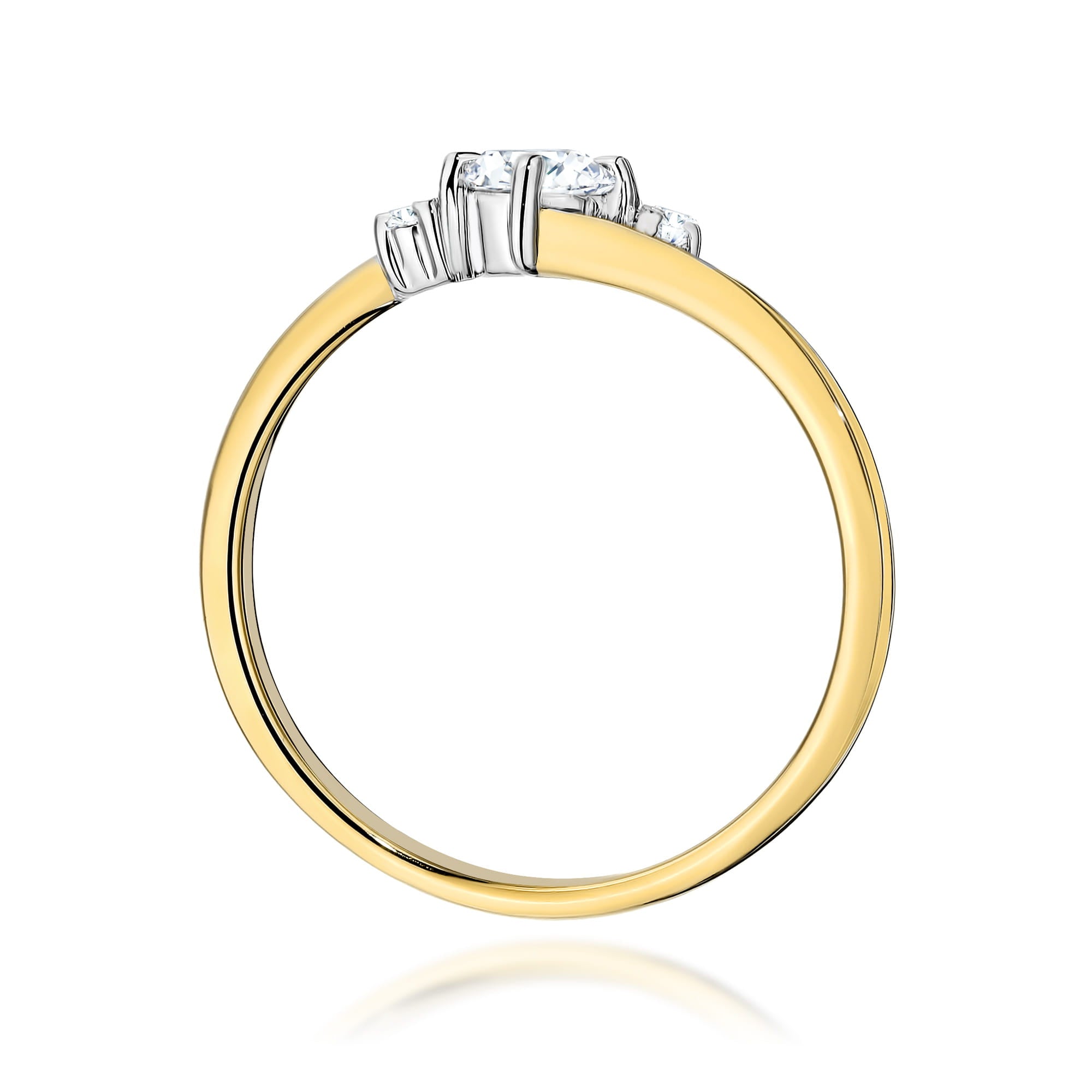 Gold Ring With Lab-Grown Diamonds
