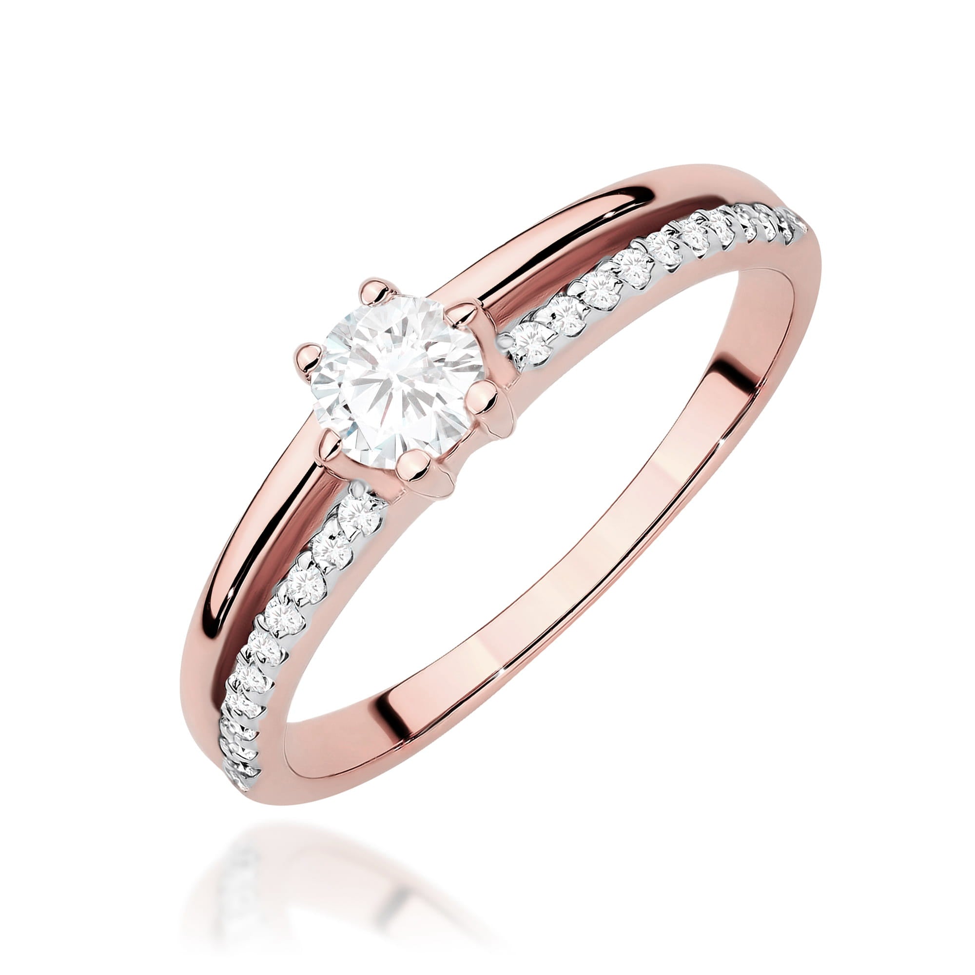 Gold Ring With Lab-Grown Diamonds
