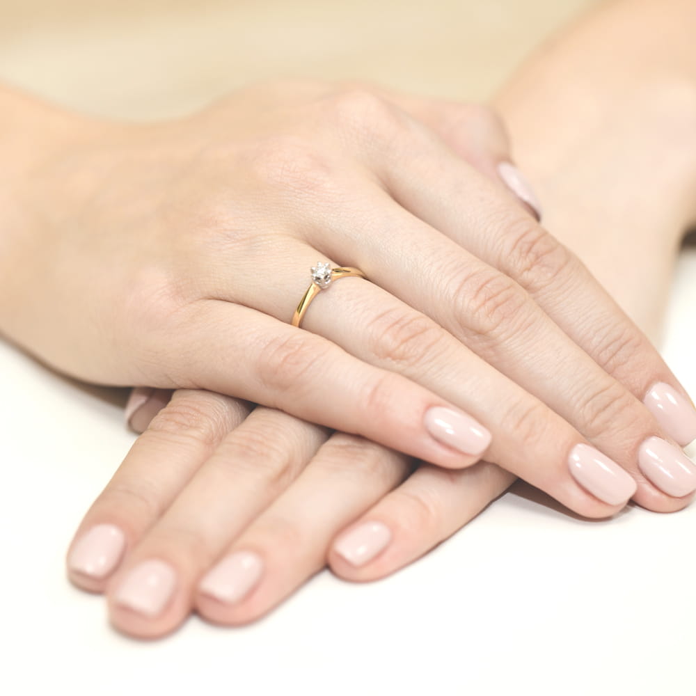 Gold Ring With Diamond 0.10ct