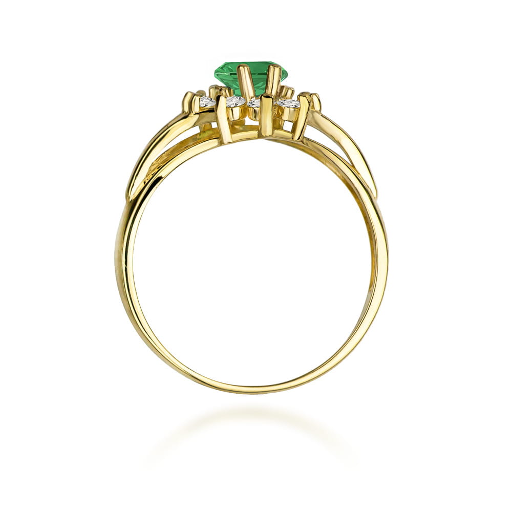 Gold Ring With Emerald And Diamonds