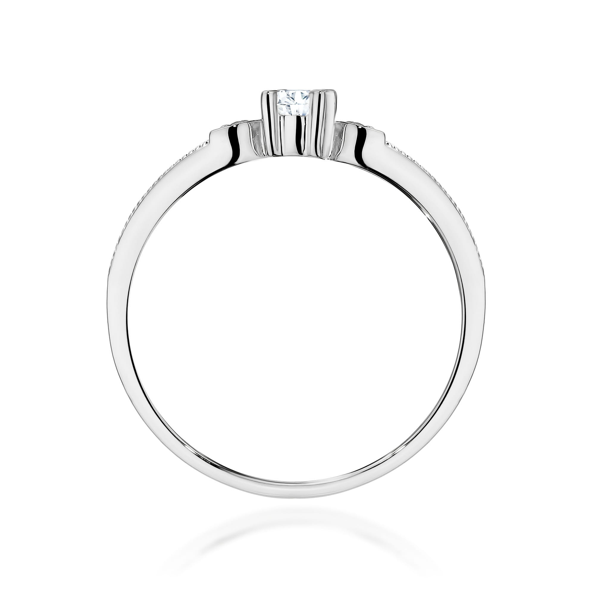 Gold Ring With Lab-Grown Diamonds