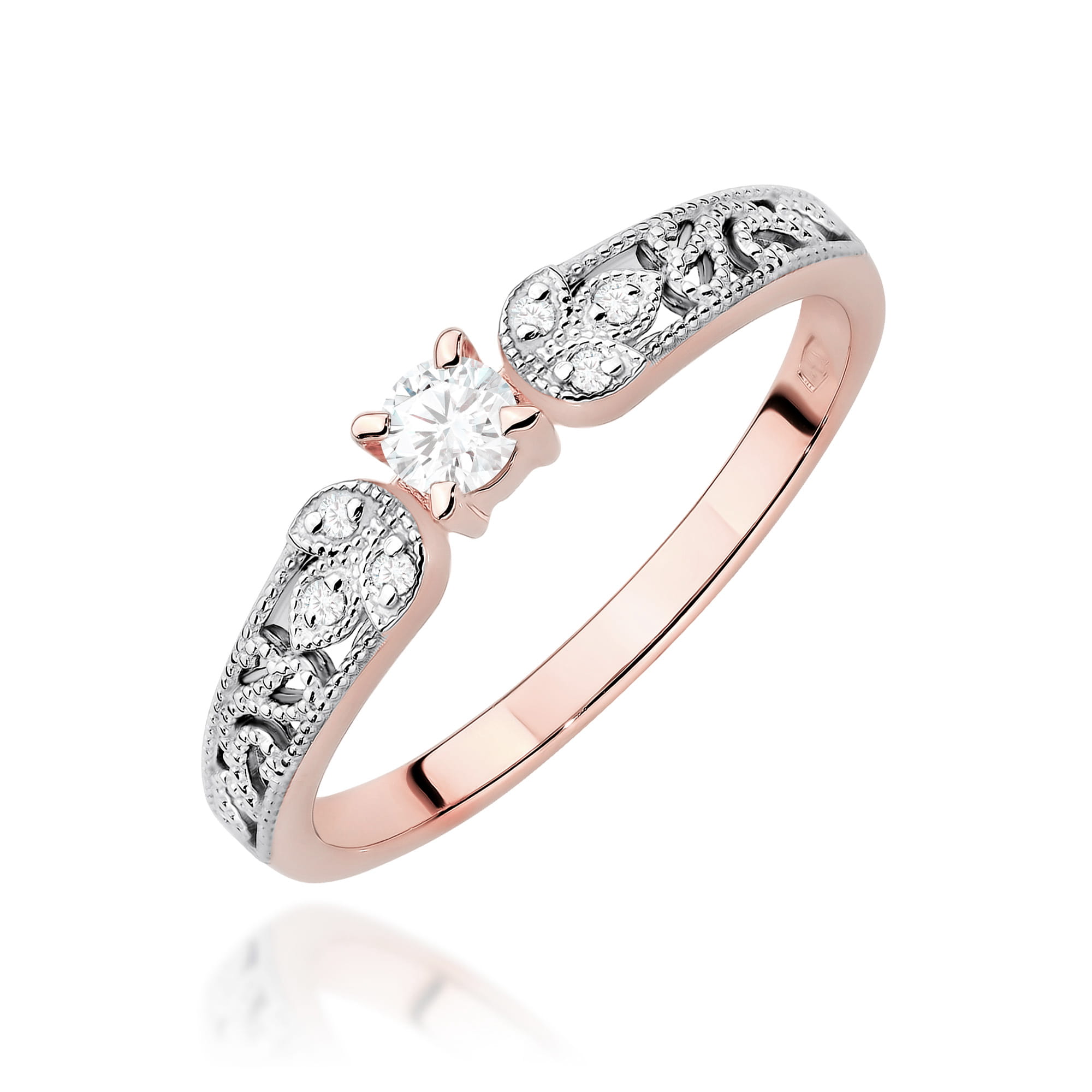 Gold Ring With Lab-Grown Diamonds
