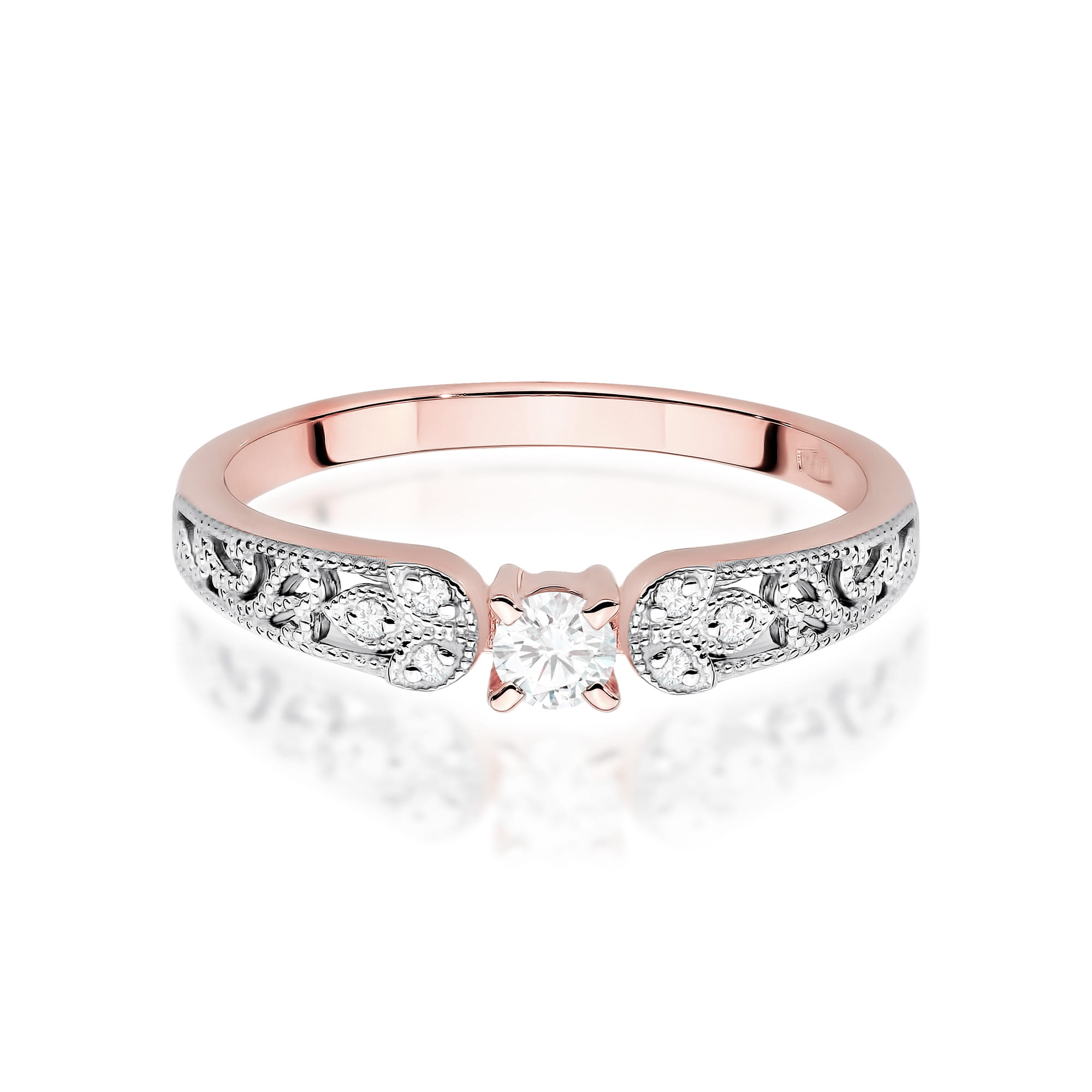 Gold Ring With Lab-Grown Diamonds