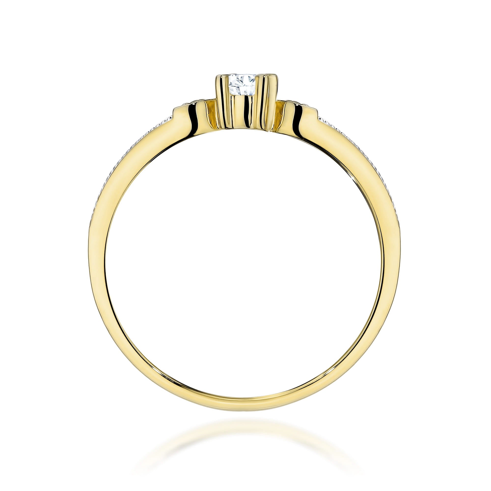 Gold Ring With Lab-Grown Diamonds