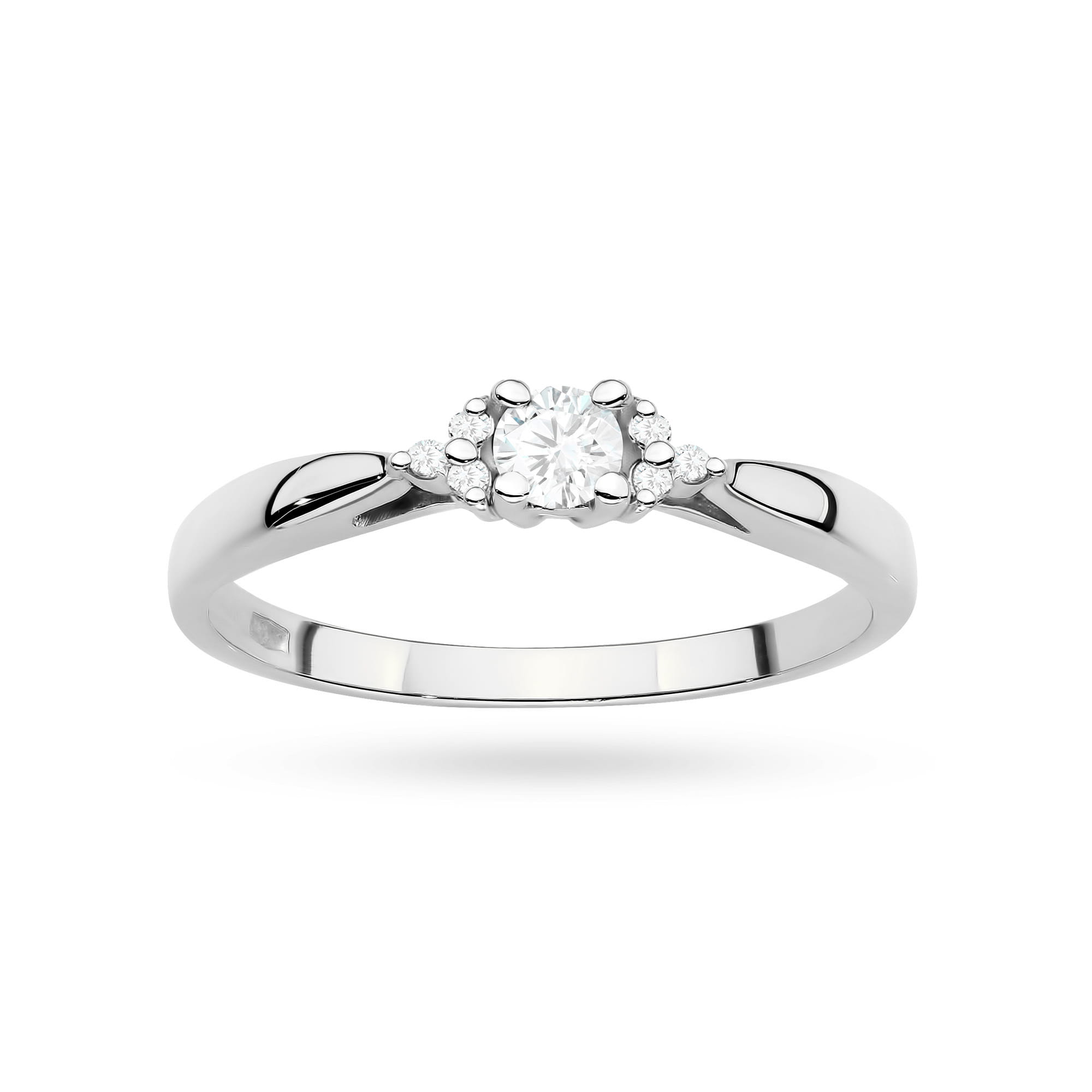Gold Ring With Lab-Grown Diamonds