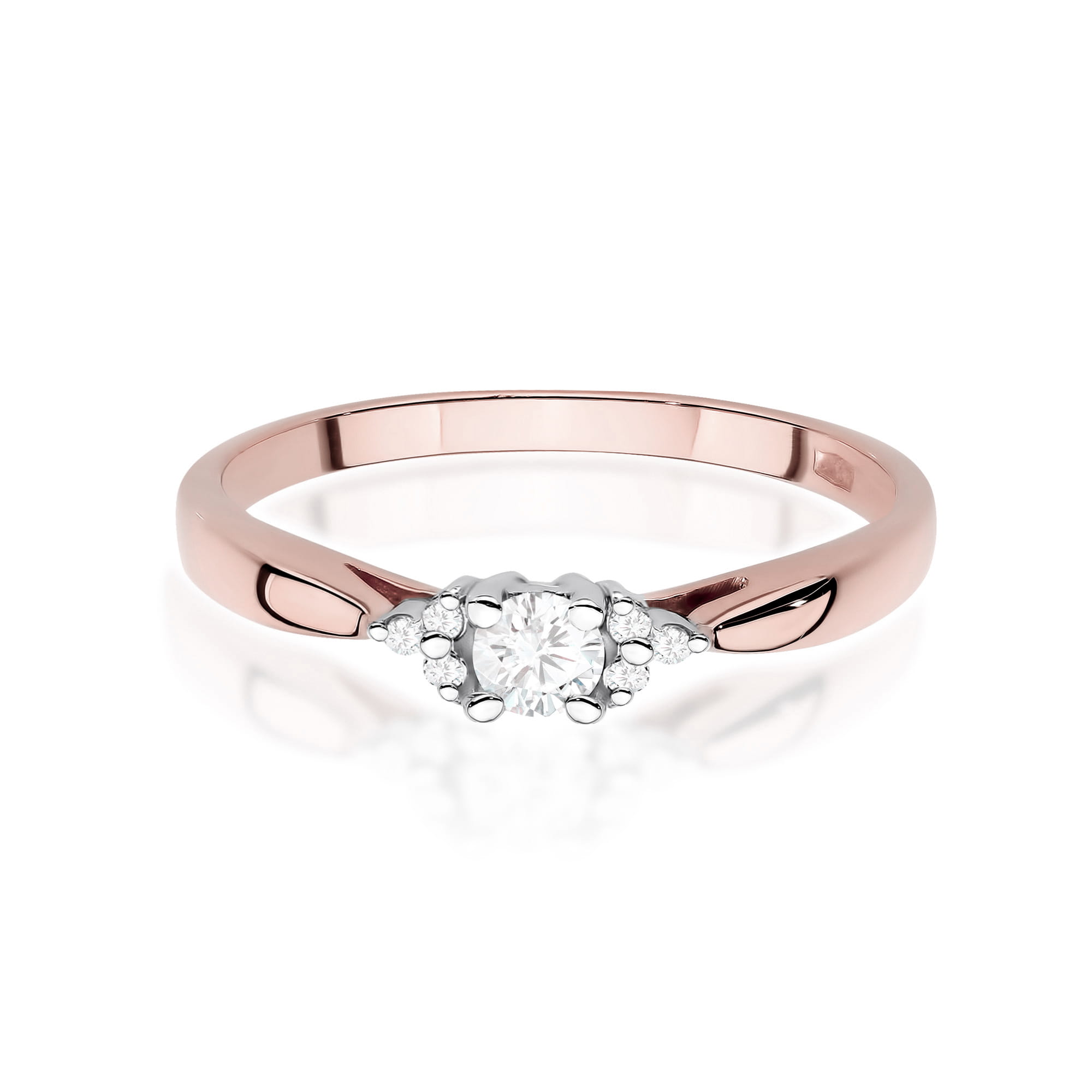 Gold Ring With Lab-Grown Diamonds