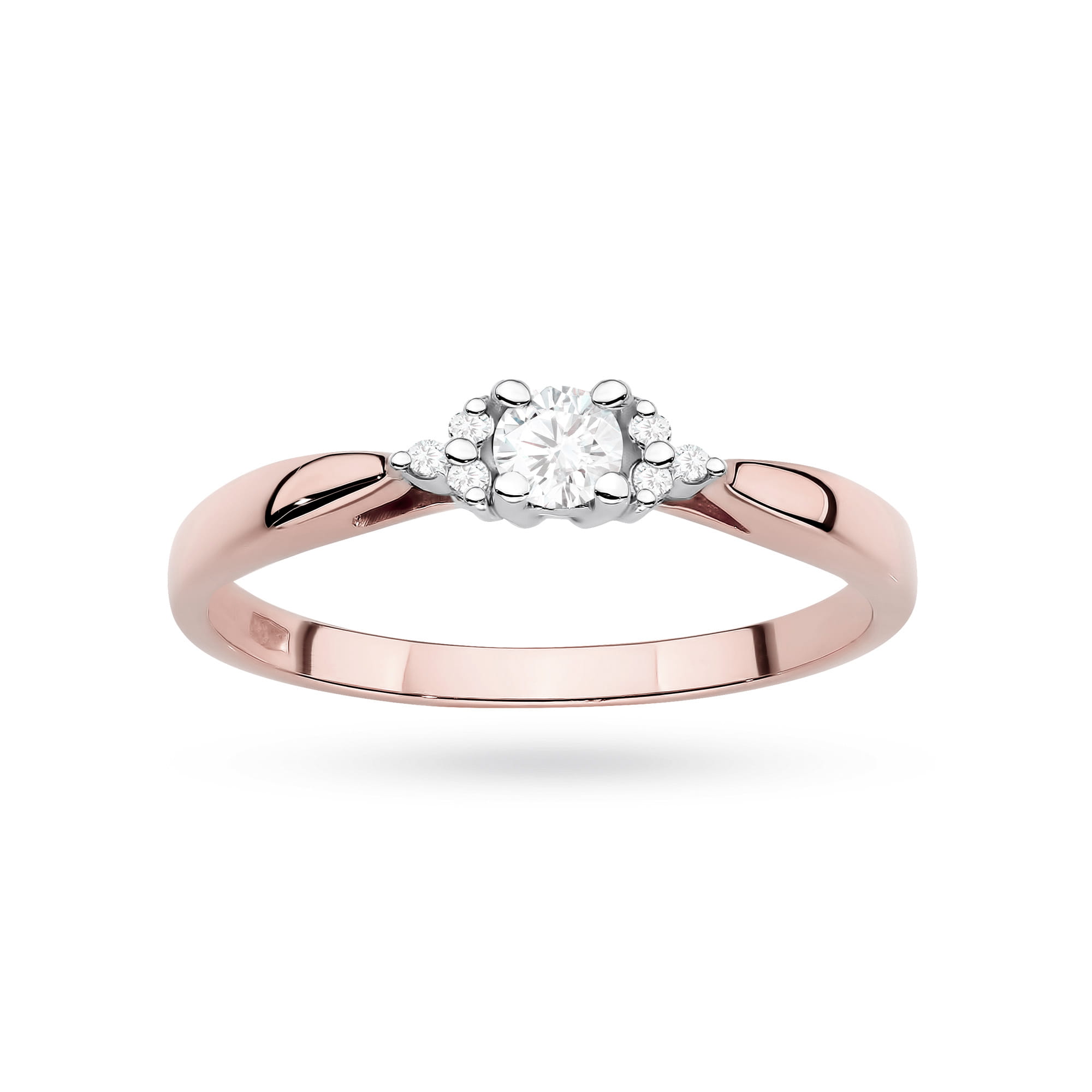 Gold Ring With Lab-Grown Diamonds