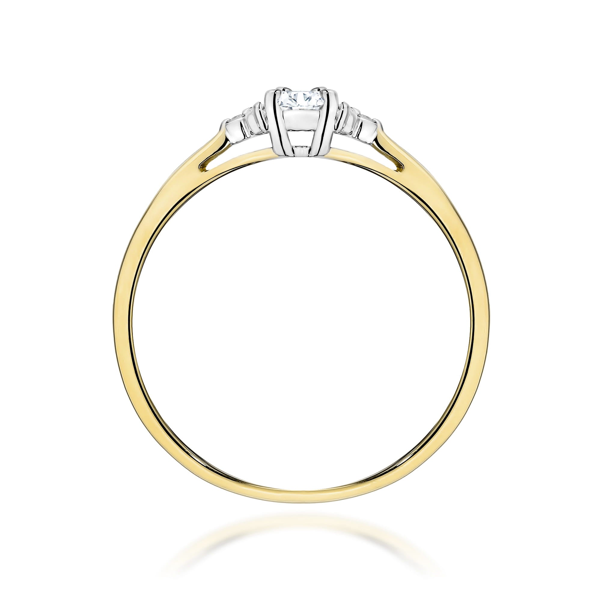 Gold Ring With Lab-Grown Diamonds