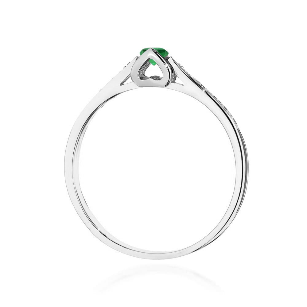 Gold Ring With Emerald And Diamonds