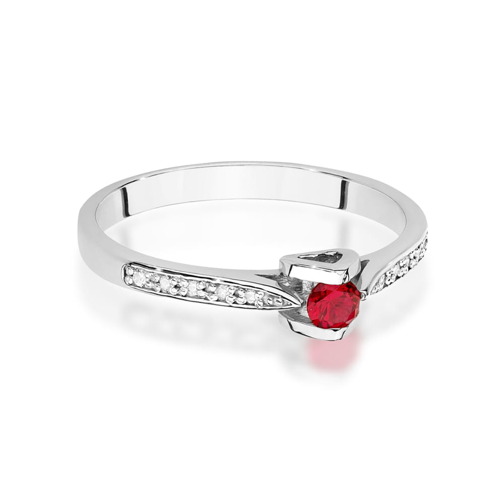 Gold Ring With Ruby And Diamonds