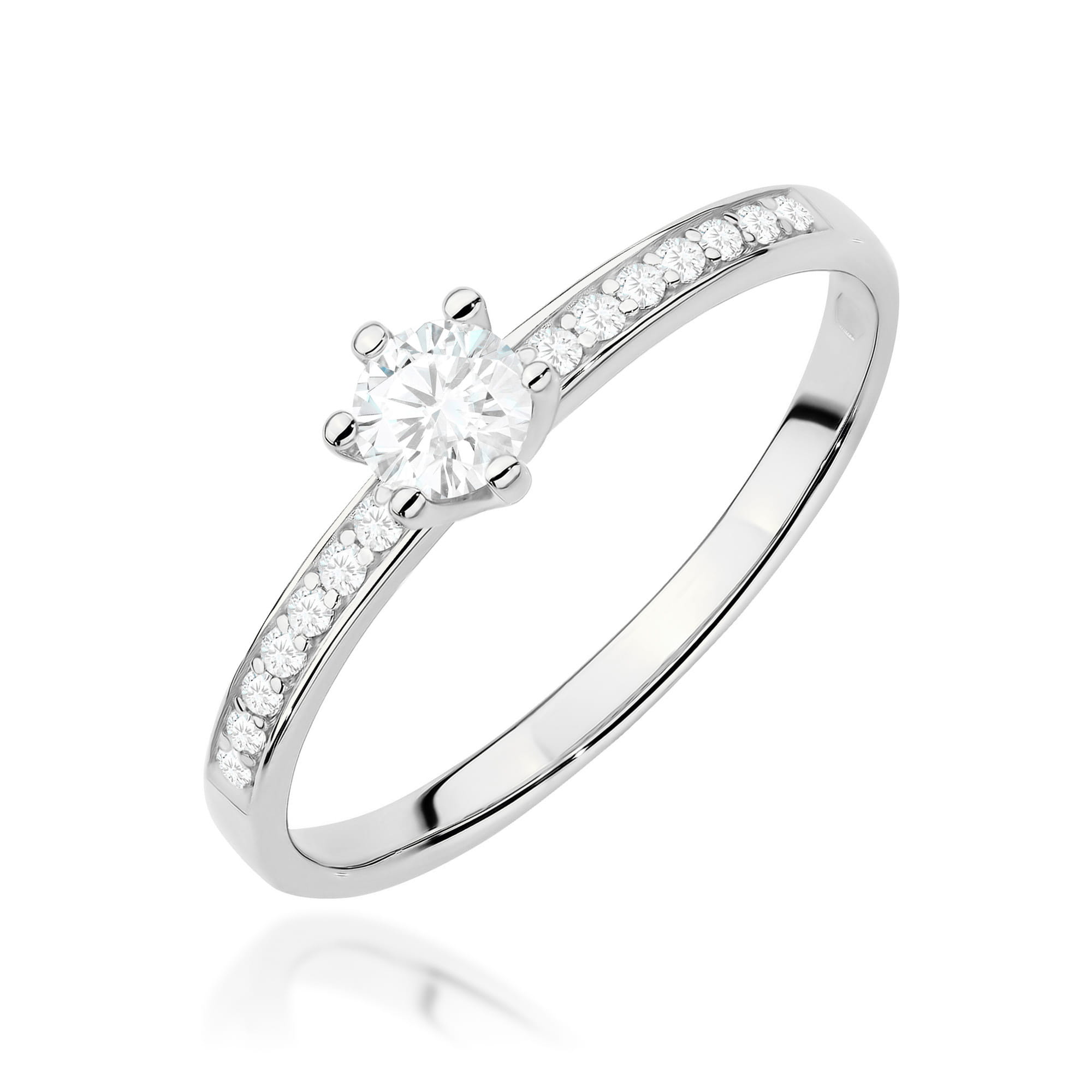 Gold Ring With Lab-Grown Diamonds