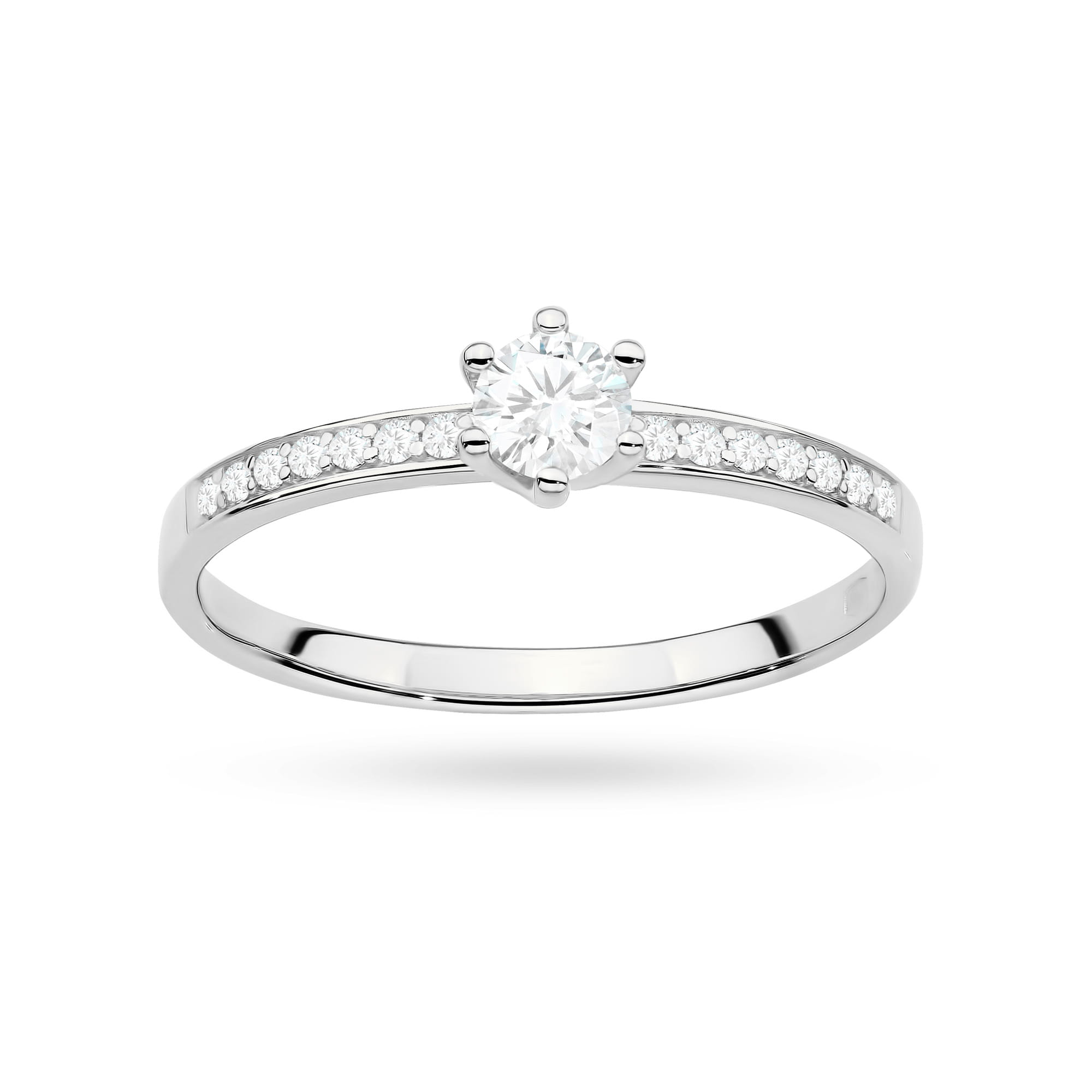 Gold Ring With Lab-Grown Diamonds