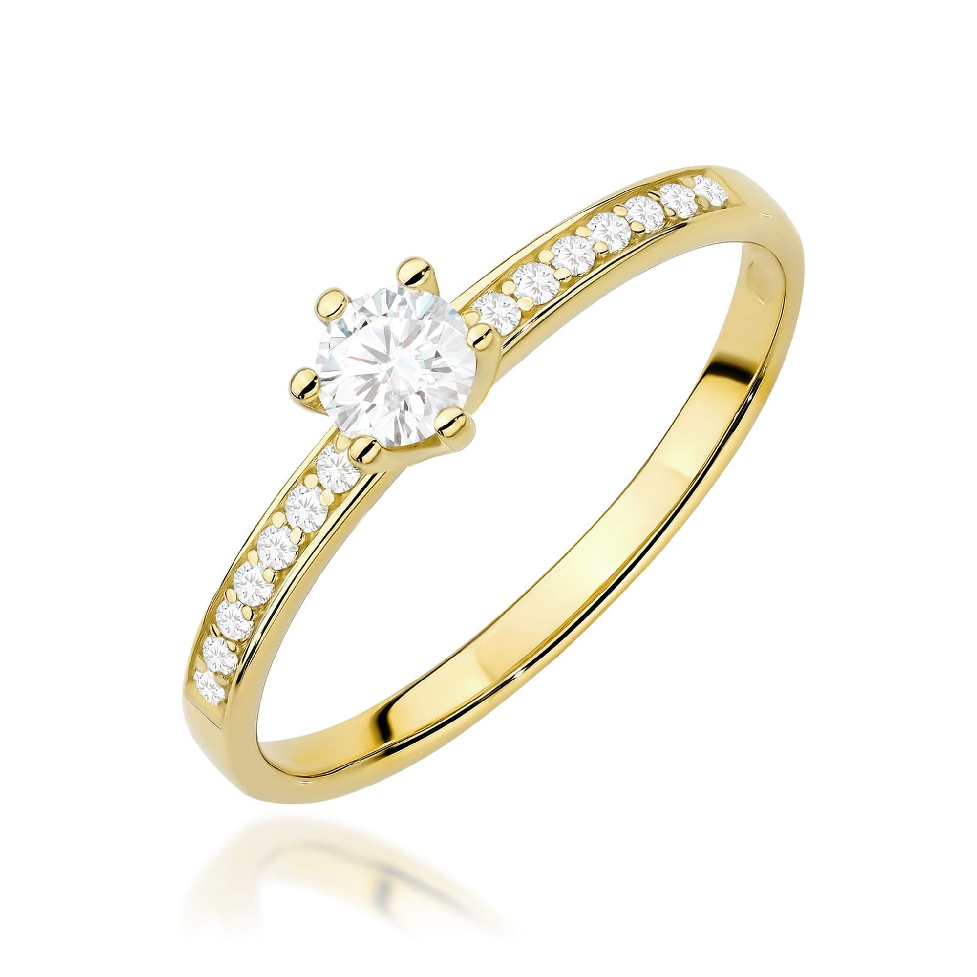 Gold Ring With Lab-Grown Diamonds