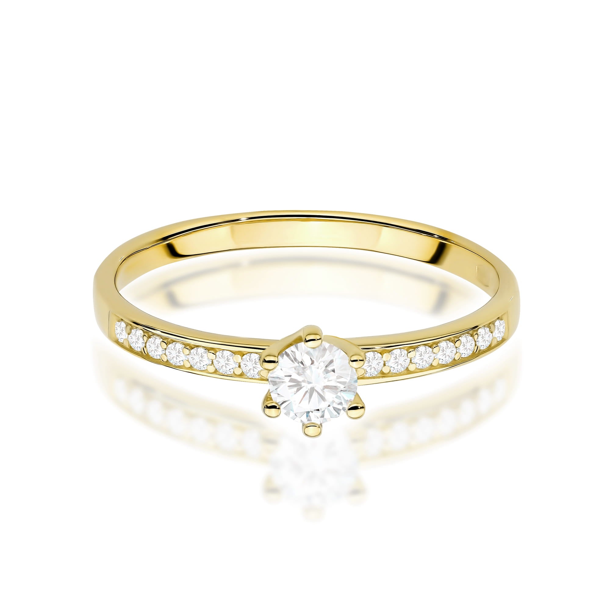 Gold Ring With Lab-Grown Diamonds