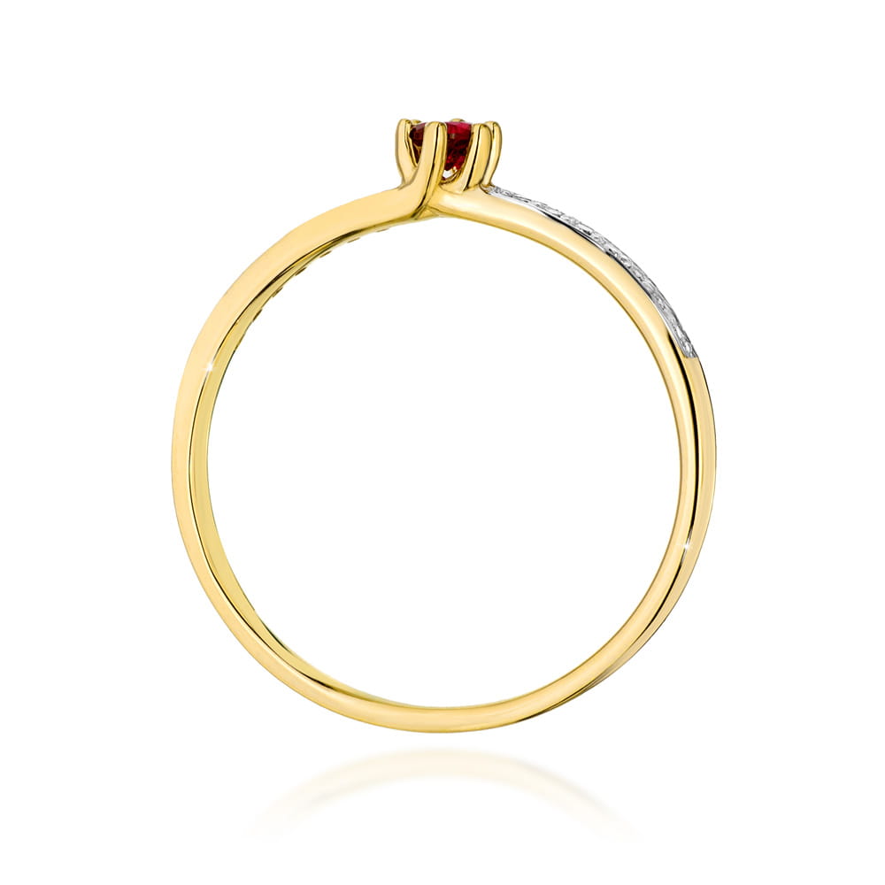 Gold Ring With Ruby And Diamonds