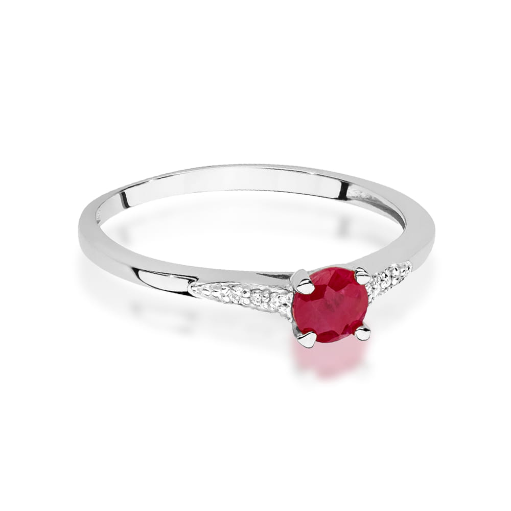 Gold Ring With Ruby And Diamonds