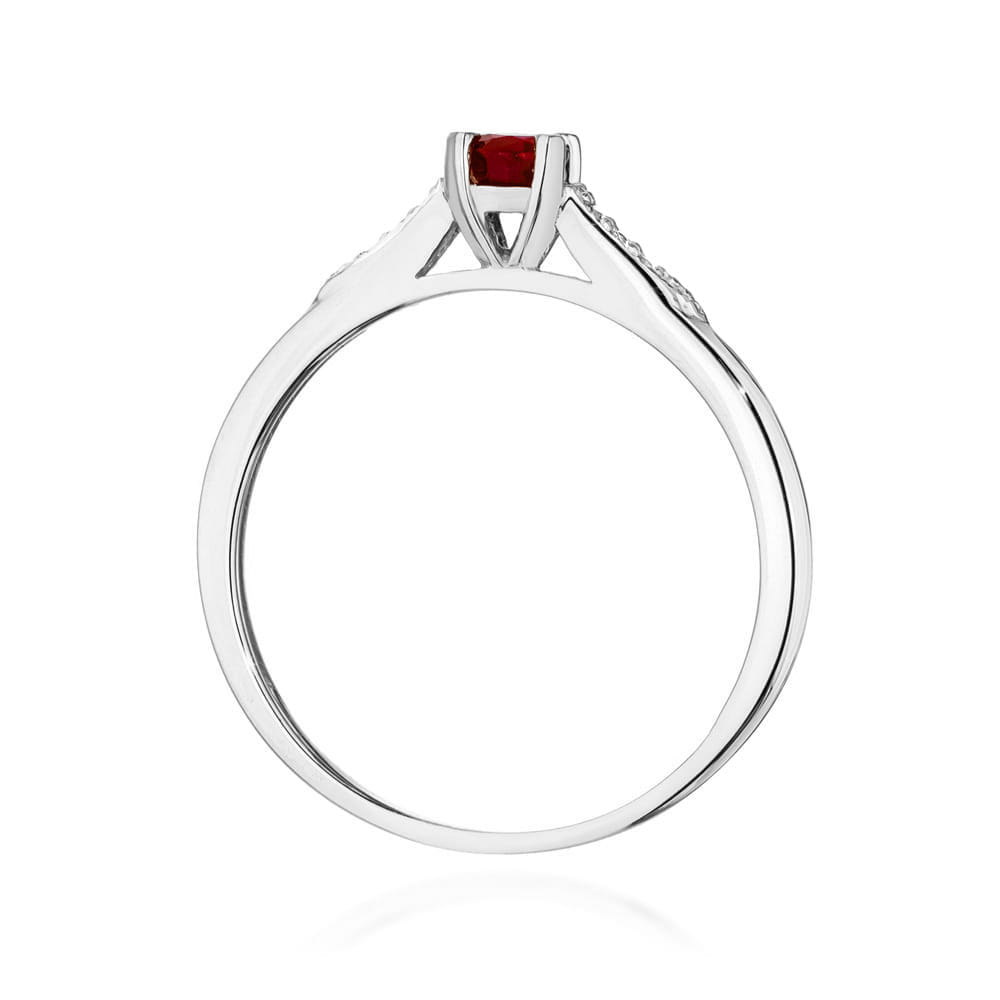 Gold Ring With Ruby And Diamonds