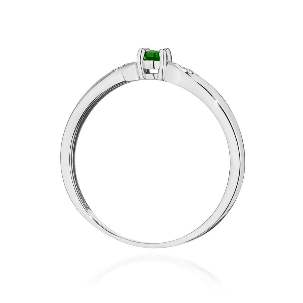 Gold Ring With Emerald And Diamonds