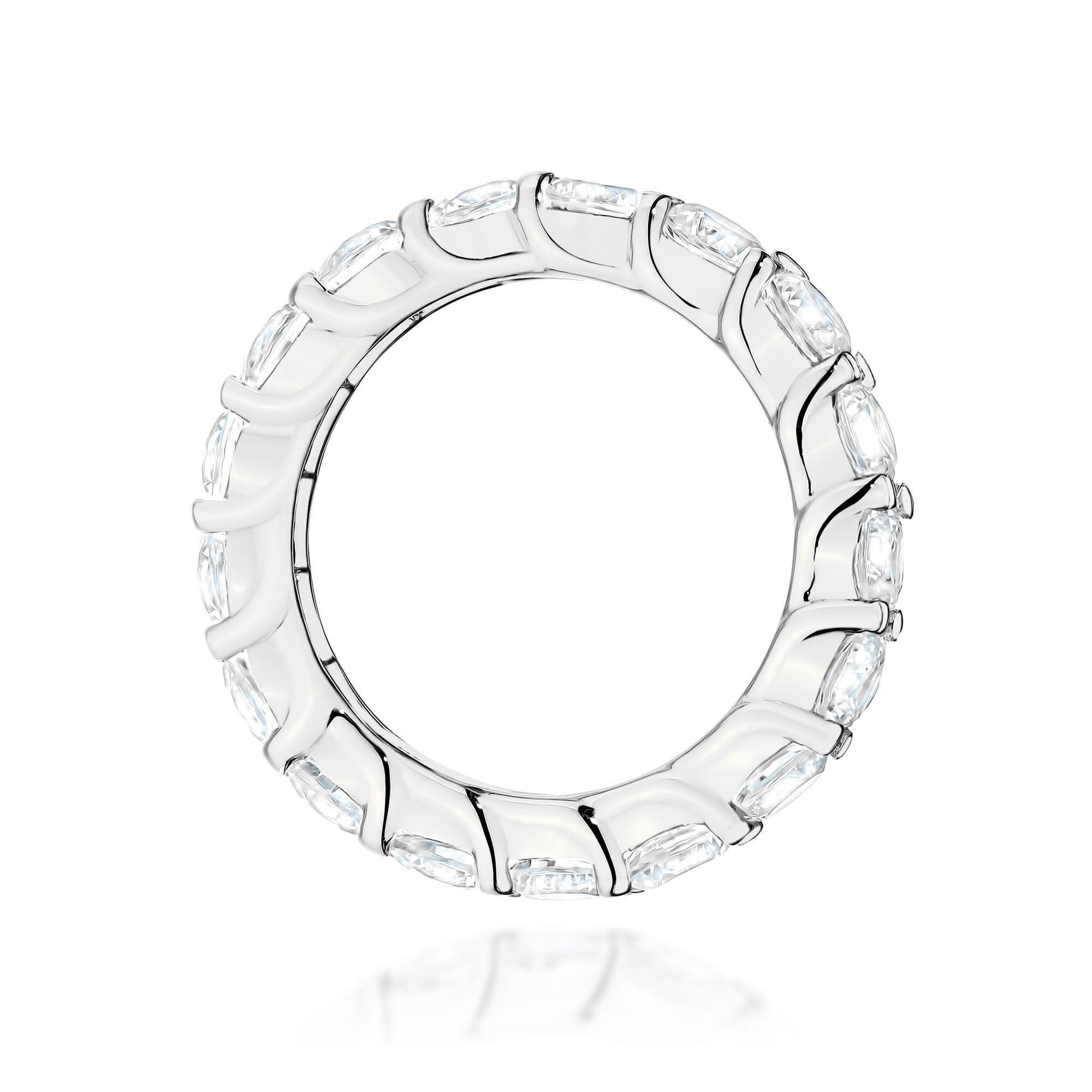 Gold Ring With Lab-Grown Diamonds