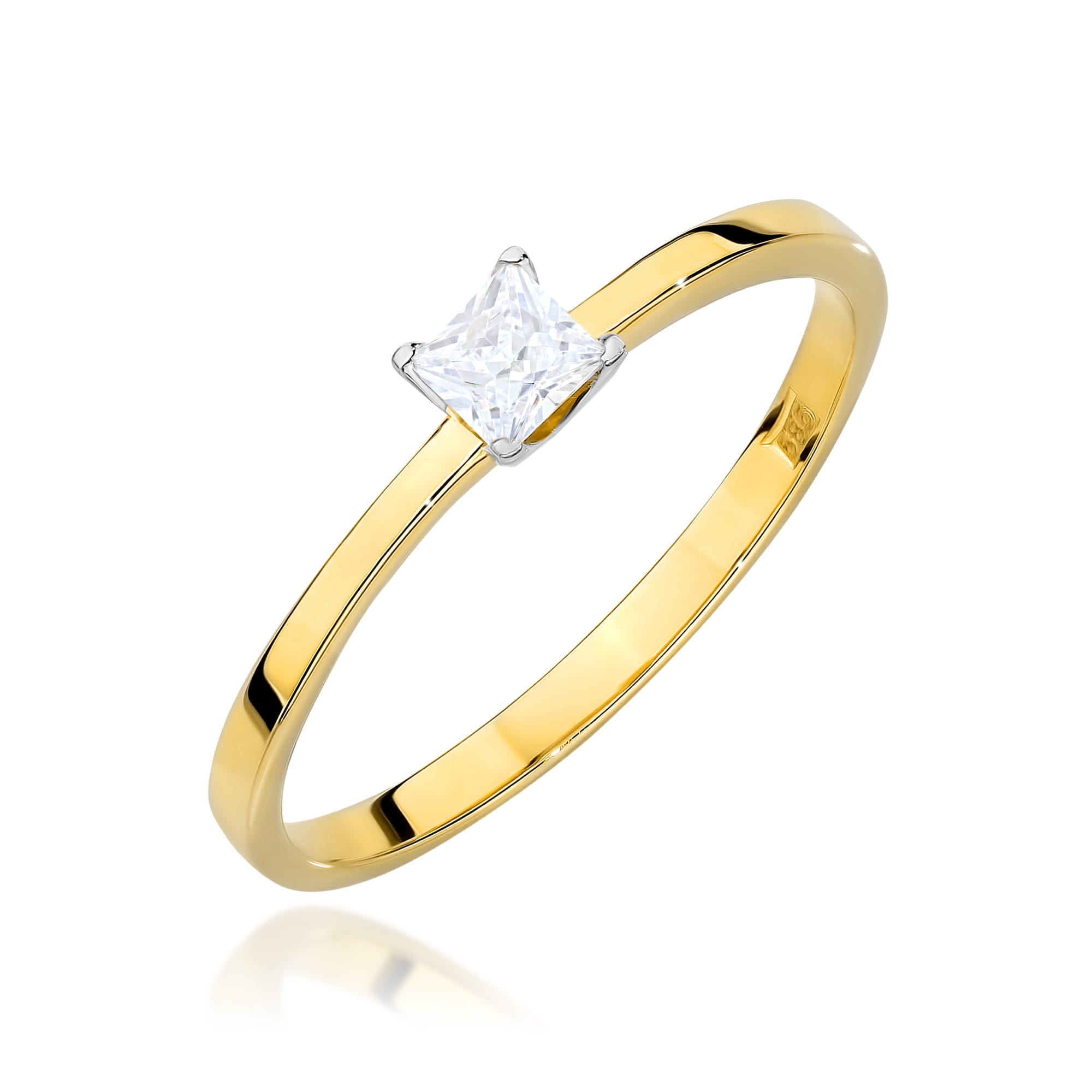 Gold Ring With Diamond