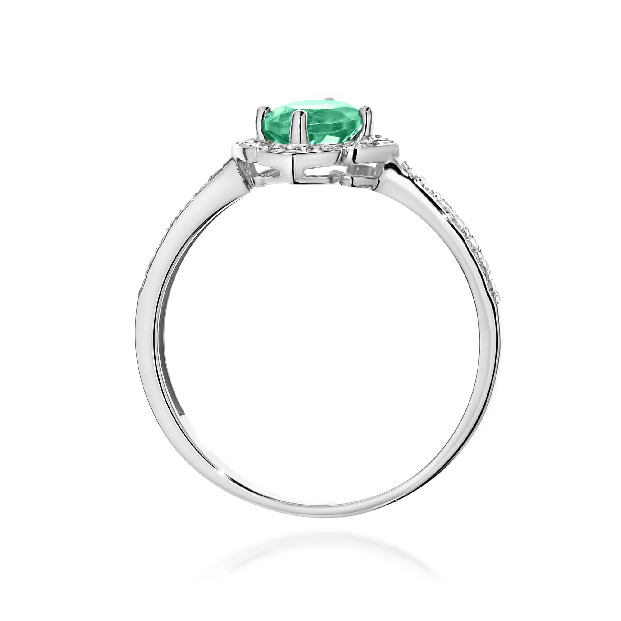 Gold Ring With Emerald And Diamonds