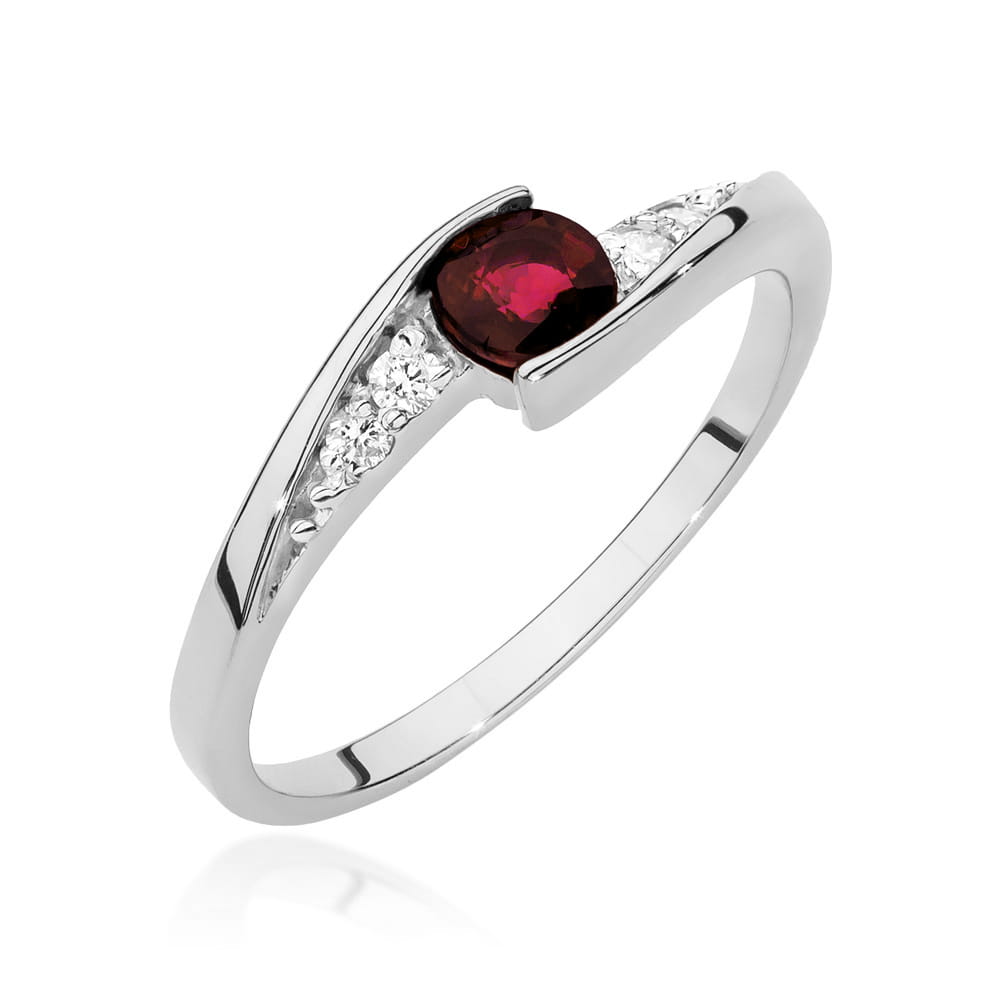 Gold Ring With Ruby And Diamonds