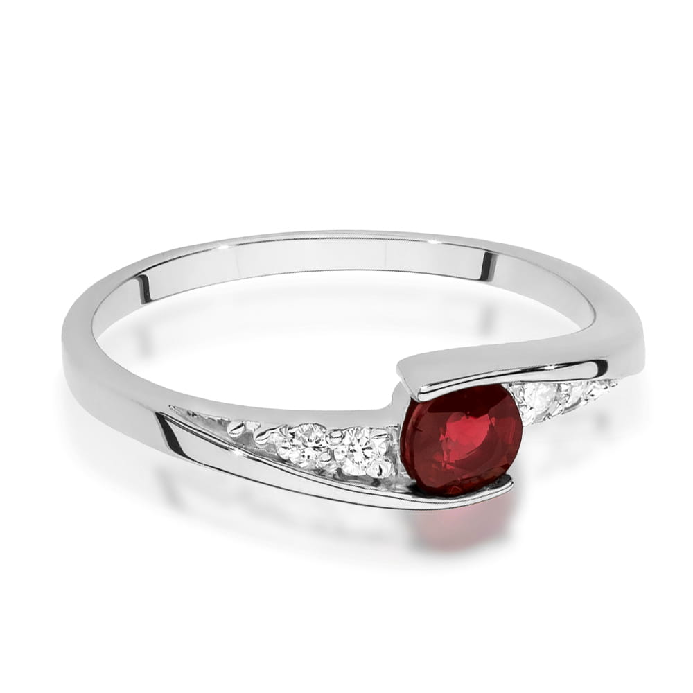 Gold Ring With Ruby And Diamonds