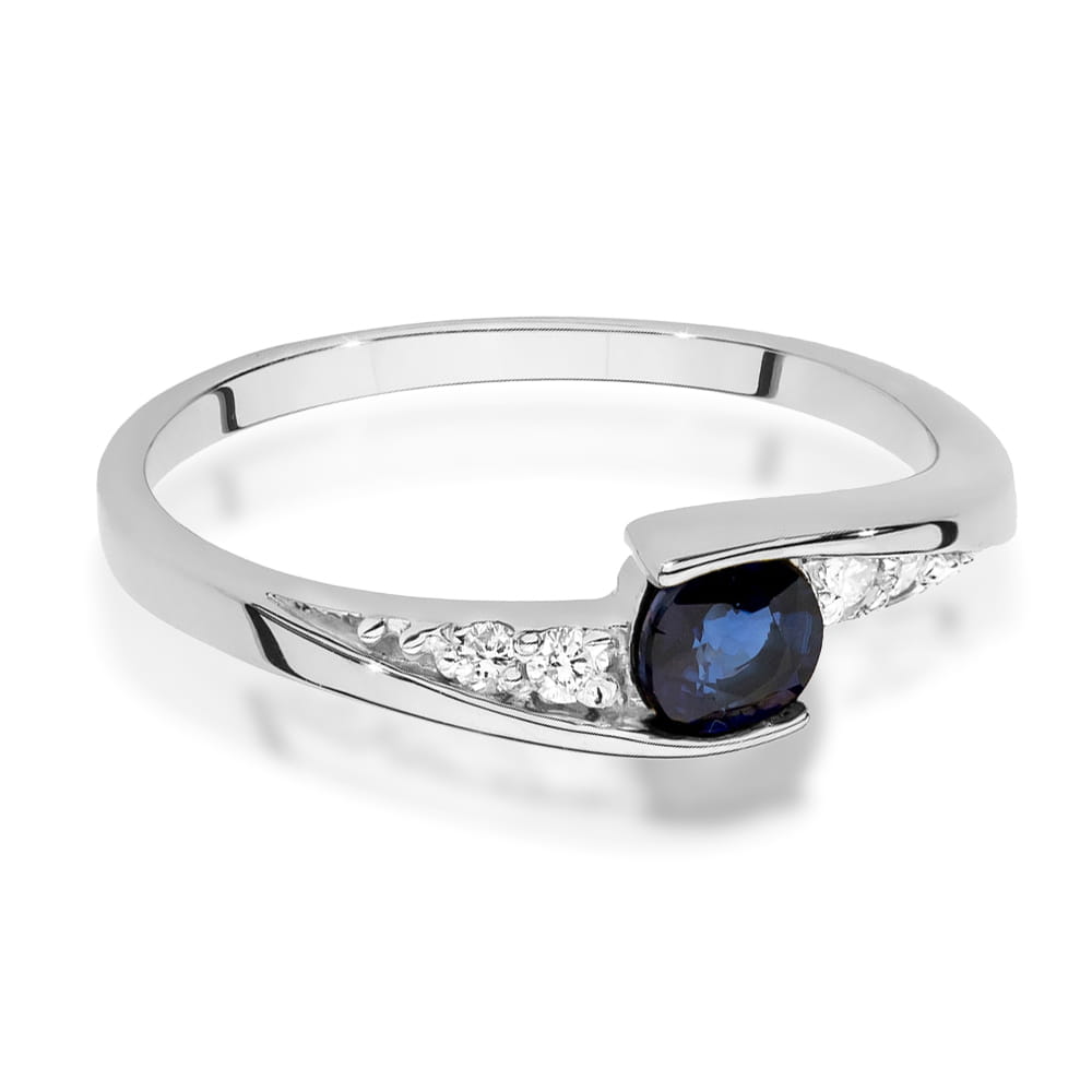 Gold Ring With Sapphire And Diamonds
