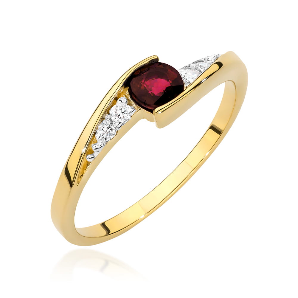Gold Ring With Ruby And Diamonds
