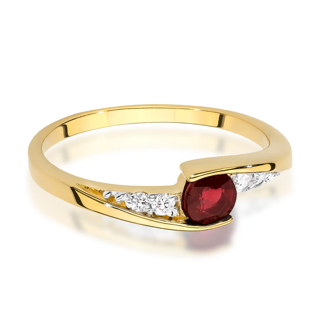 Gold Ring With Ruby And Diamonds