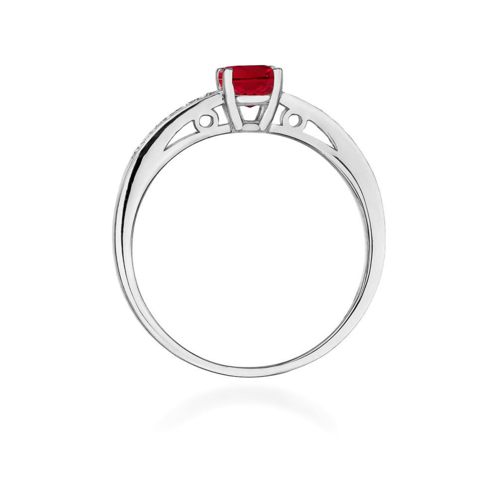 Gold Ring With Ruby And Diamonds