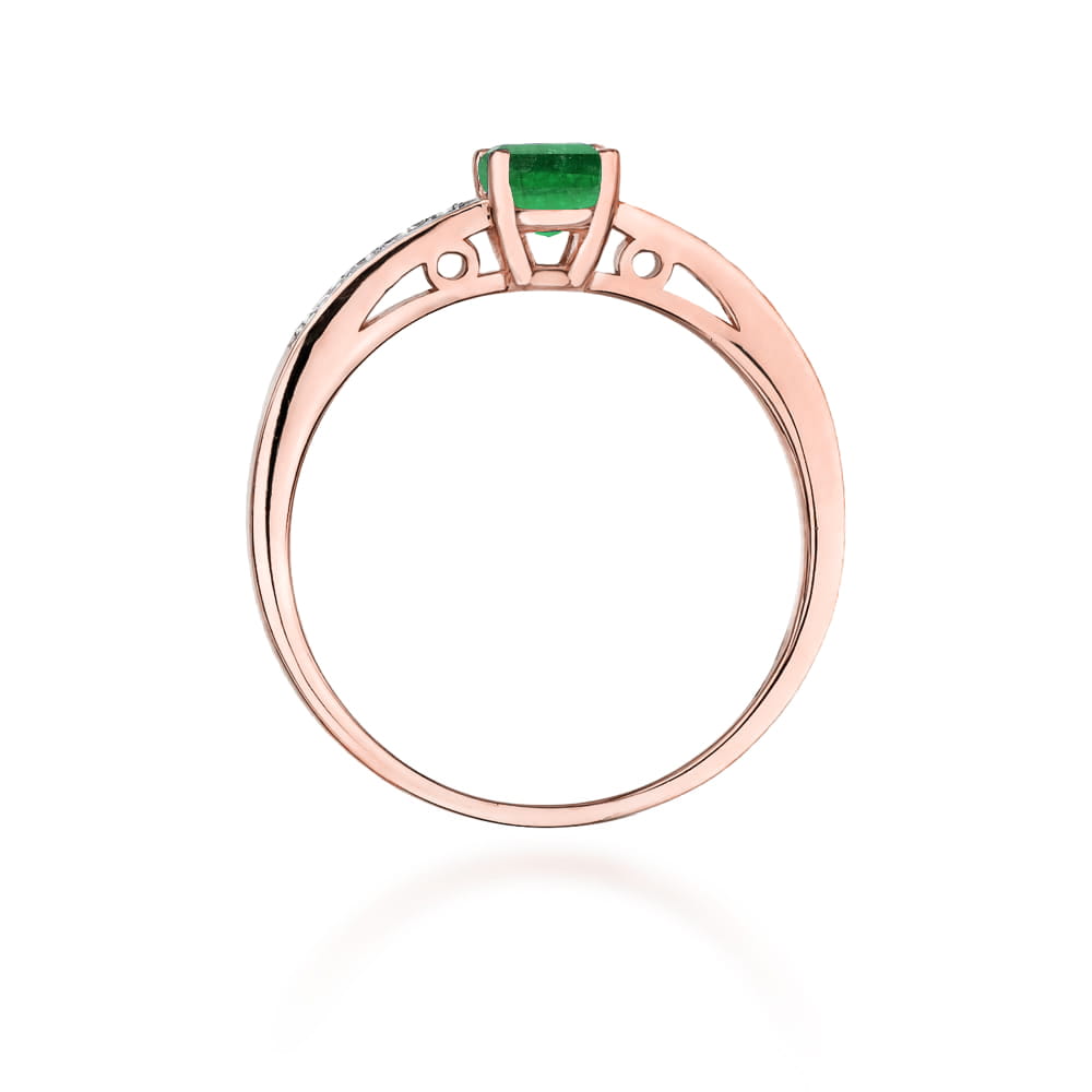 Gold Ring With Emerald And Diamonds