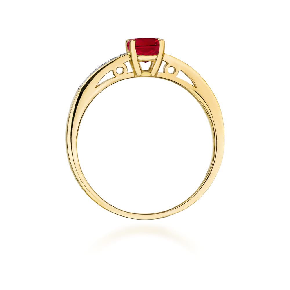 Gold Ring With Ruby And Diamonds