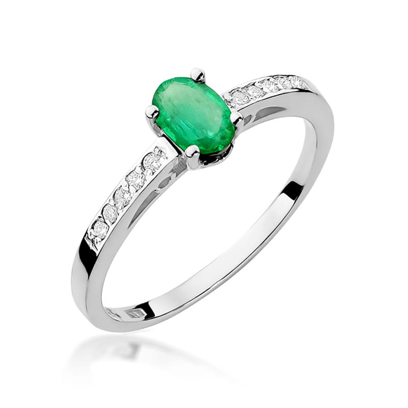 Gold Ring With Emerald And Diamonds