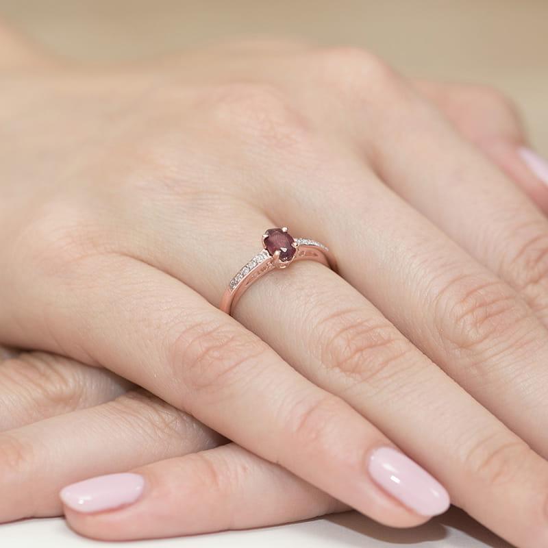 Gold Ring With Ruby And Diamonds