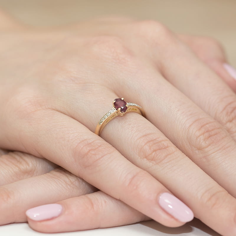Gold Ring With Ruby And Diamonds