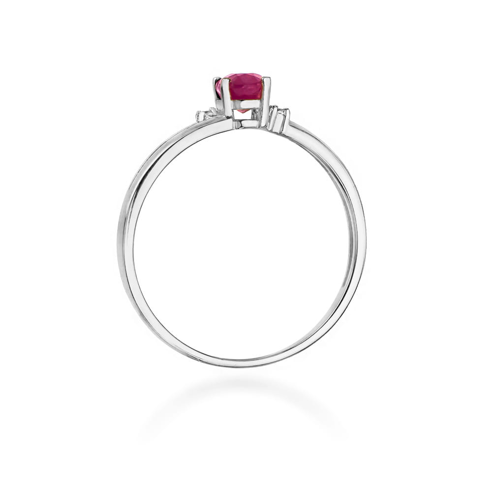 Gold Ring With Ruby And Diamonds